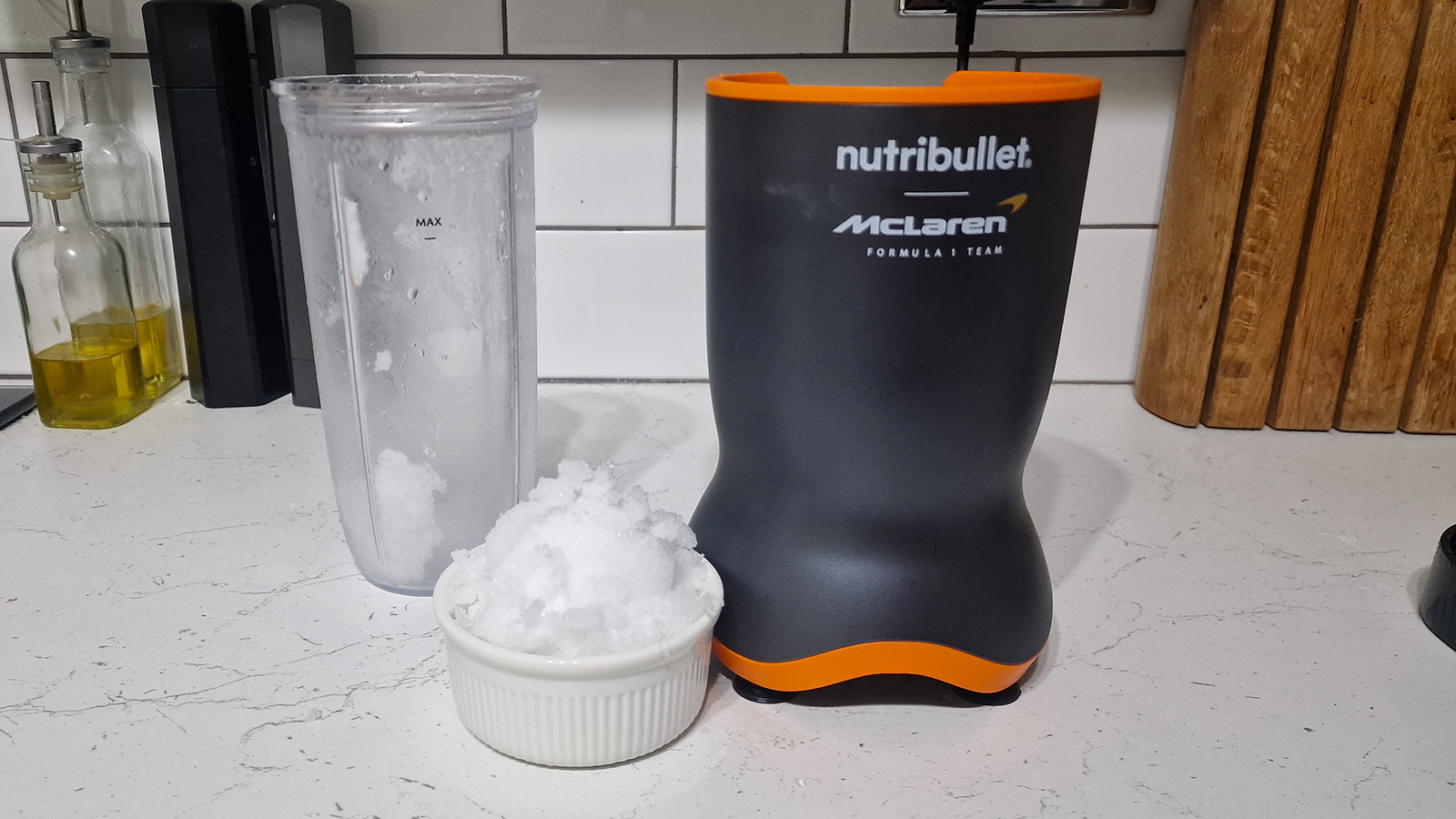 קרח כתוש מיוצר בסקירת Nutribullet Ultra 1200