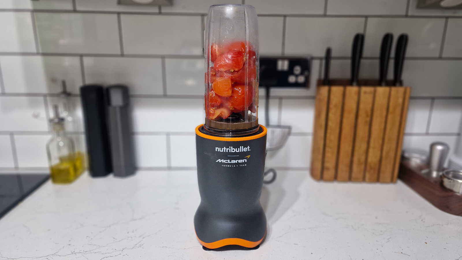 עגבניות מעורבבות ב- Nutribullet Ultra