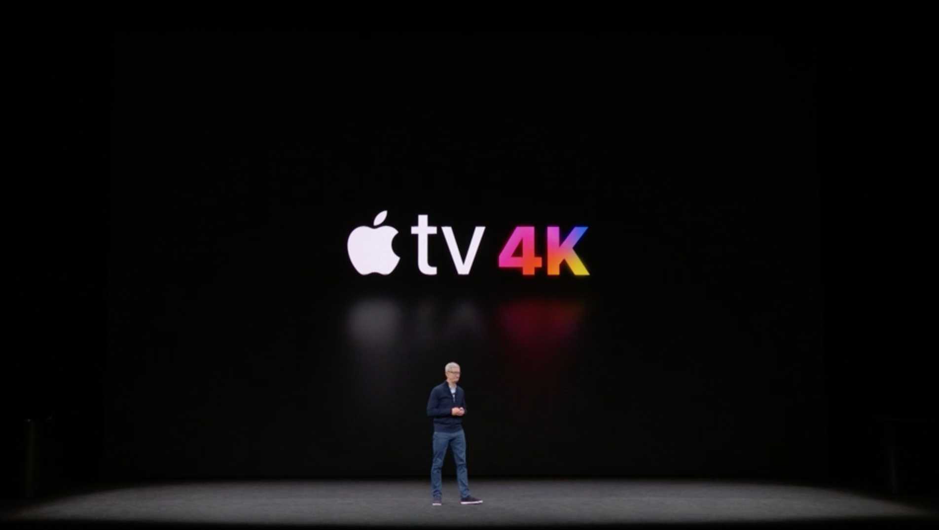 טים קוק בחזית Apple TV Logo 4K עם הצבע 4K