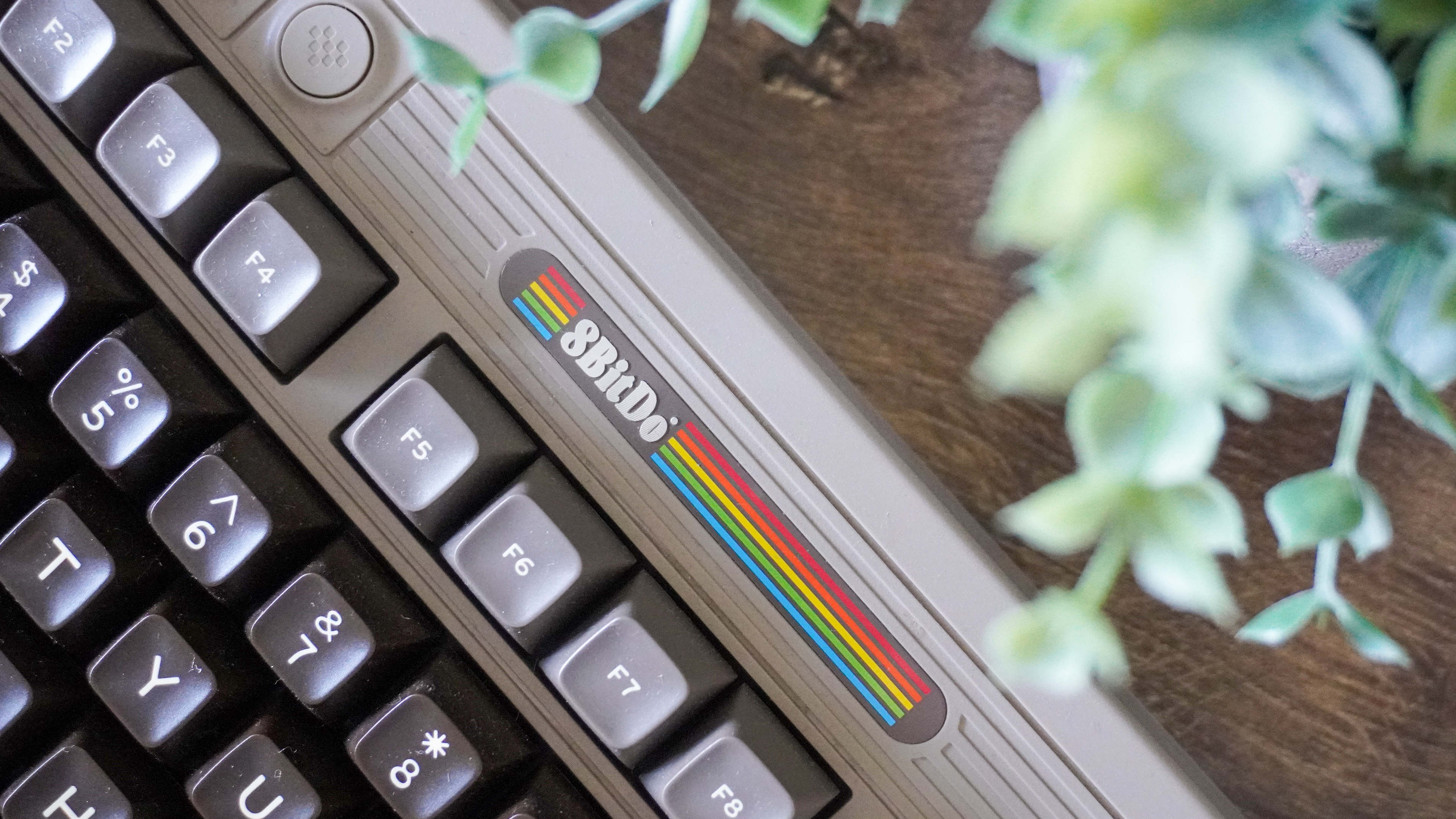 מקלדת מכנית 8bitdo רטרו - מהדורת C64