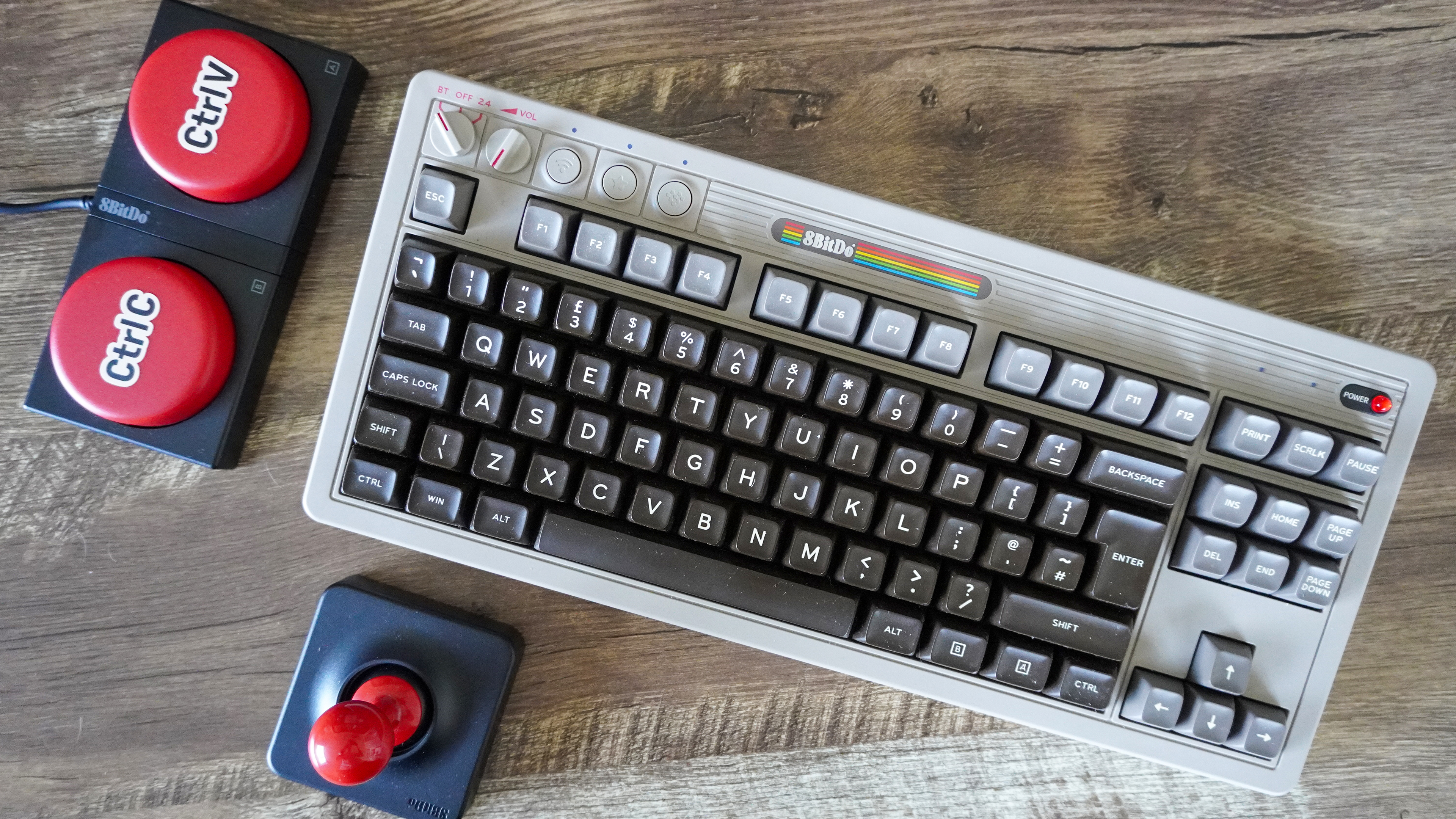 מקלדת מכנית 8bitdo רטרו - מהדורת C64