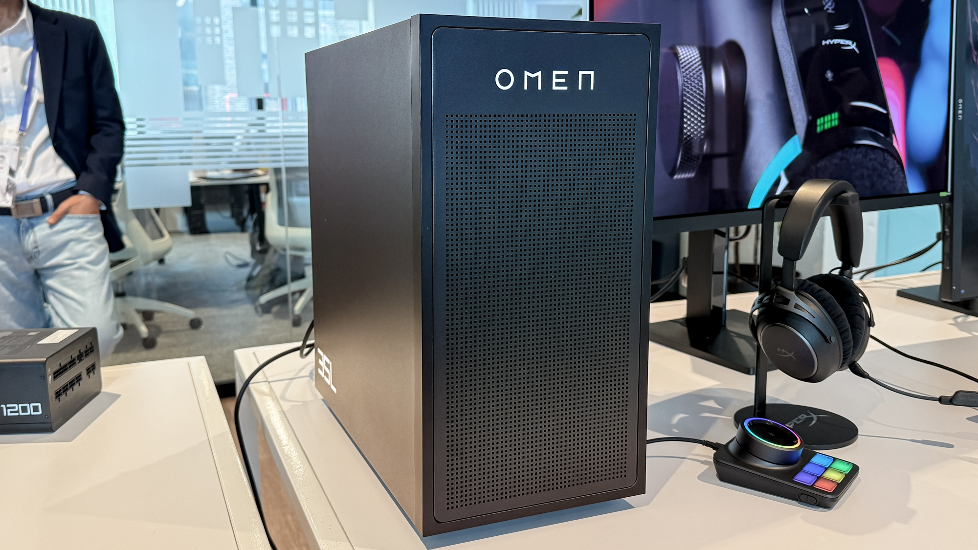 HP Omen 35L Stealth Edition