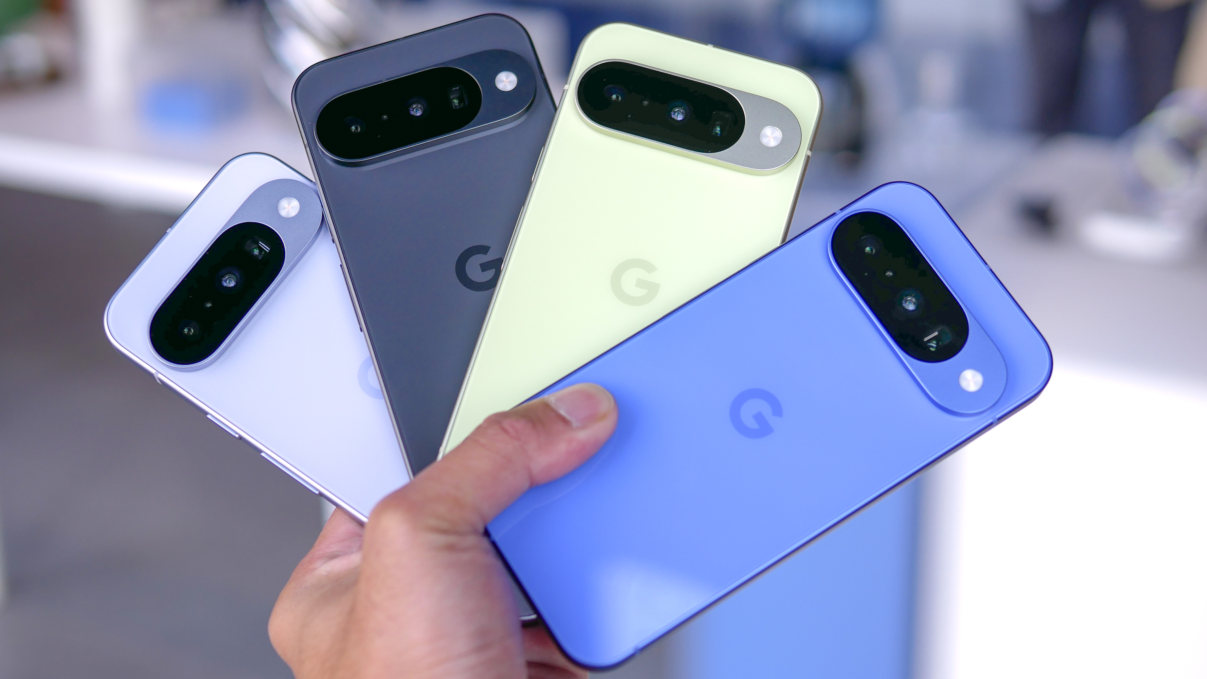 Google Pixel 10 ידיים.