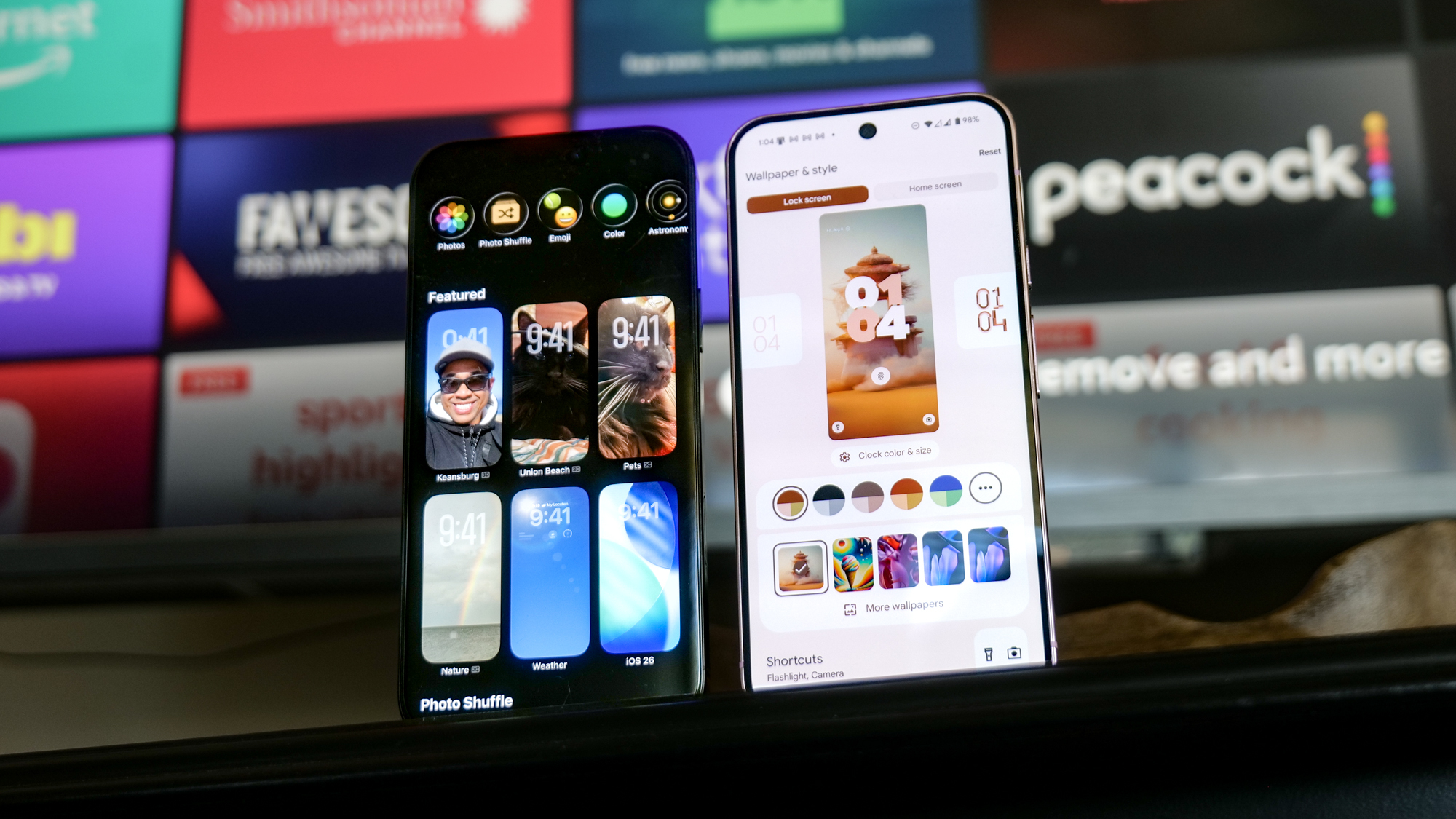 iPhone 16 Pro Max ו- Pixel 9 Pro XL המציגים את ההתאמה האישית שלהם למסך הנעילה.