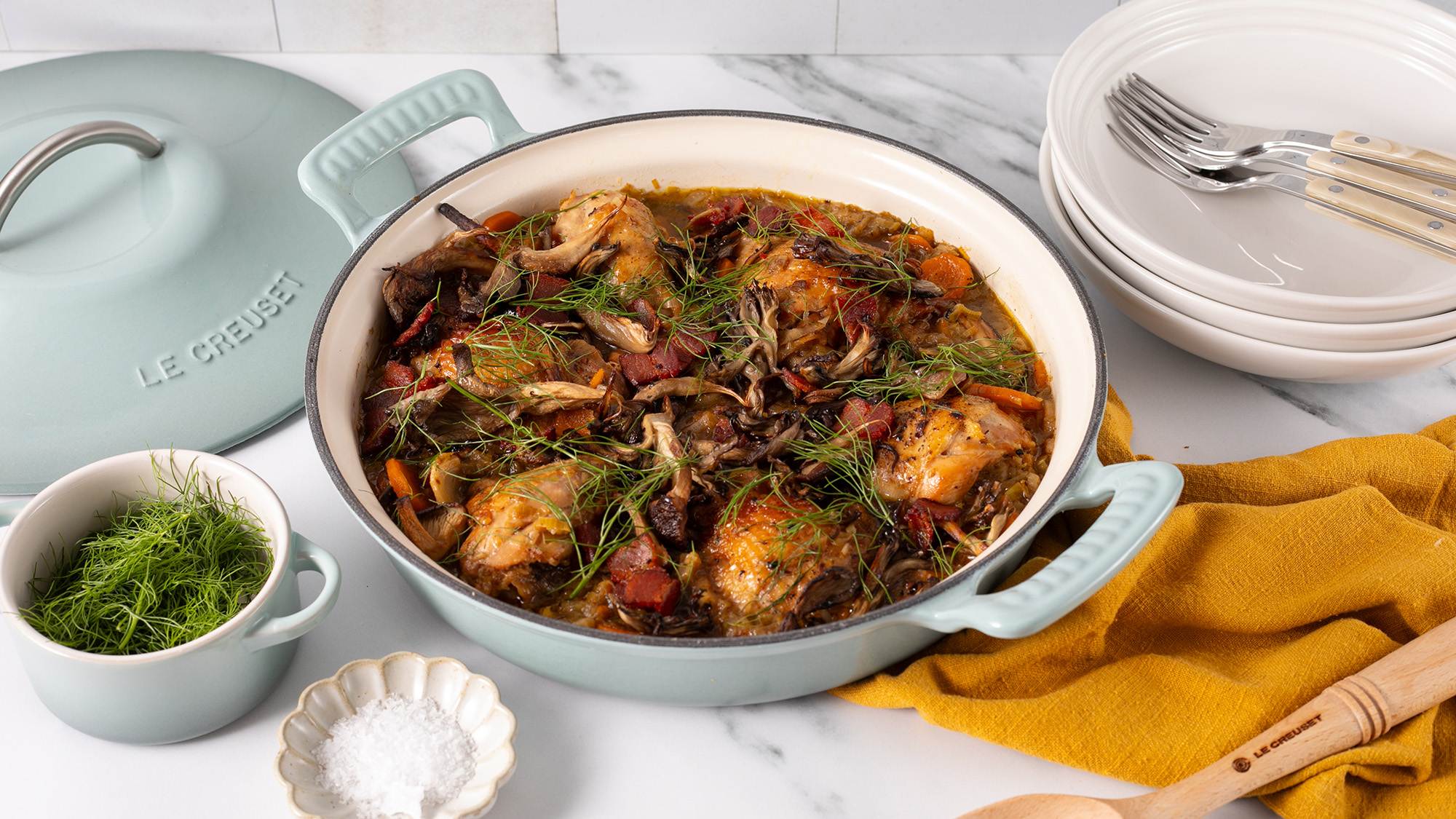 אוסף המורשת המודרני של Le Creuset נהג לשרת קדירה