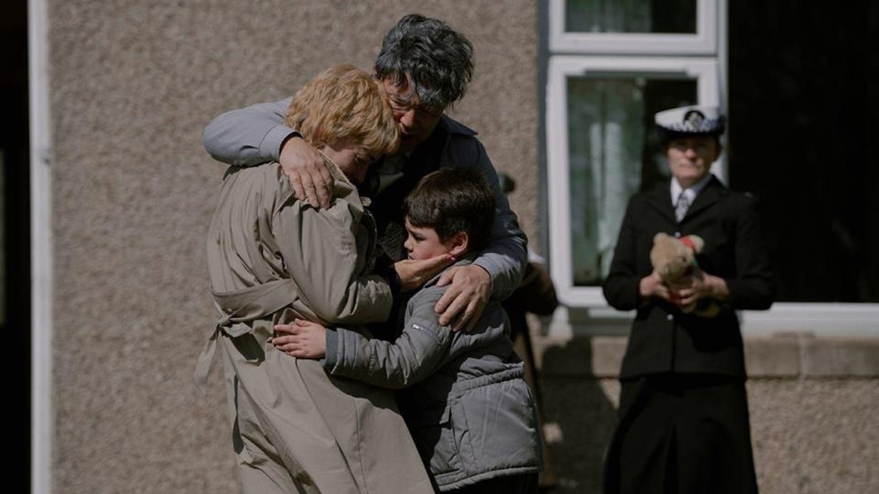 Ann (Sheridan Smith) and her husband Charlie Ming (Daniel York Loh) embrace each other and their grandson after receiving some devastating news as a policewoman looks on in "I Fought the Law".