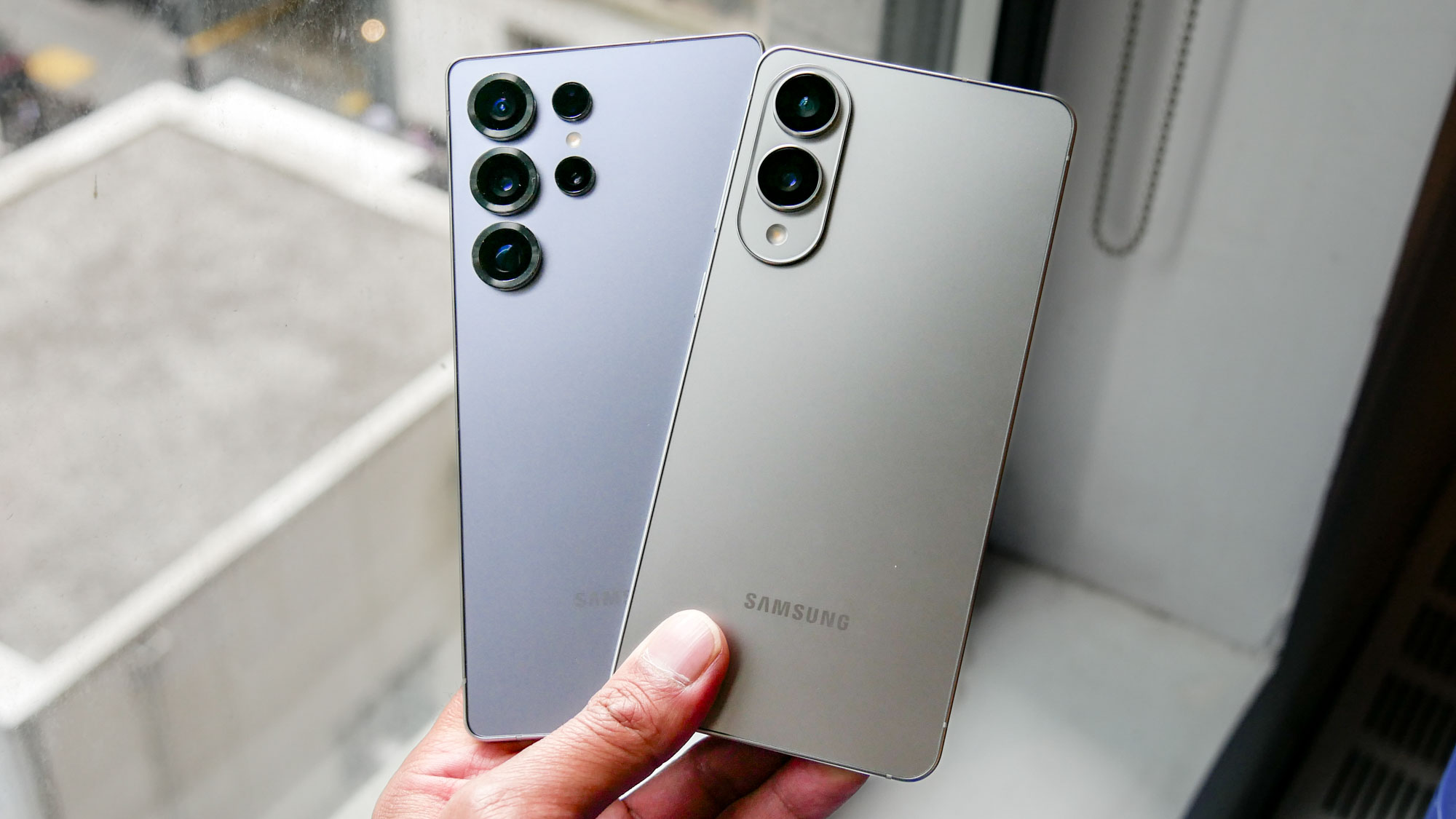 Galaxy S25 Edge לעומת Galaxy S25 Ultra.