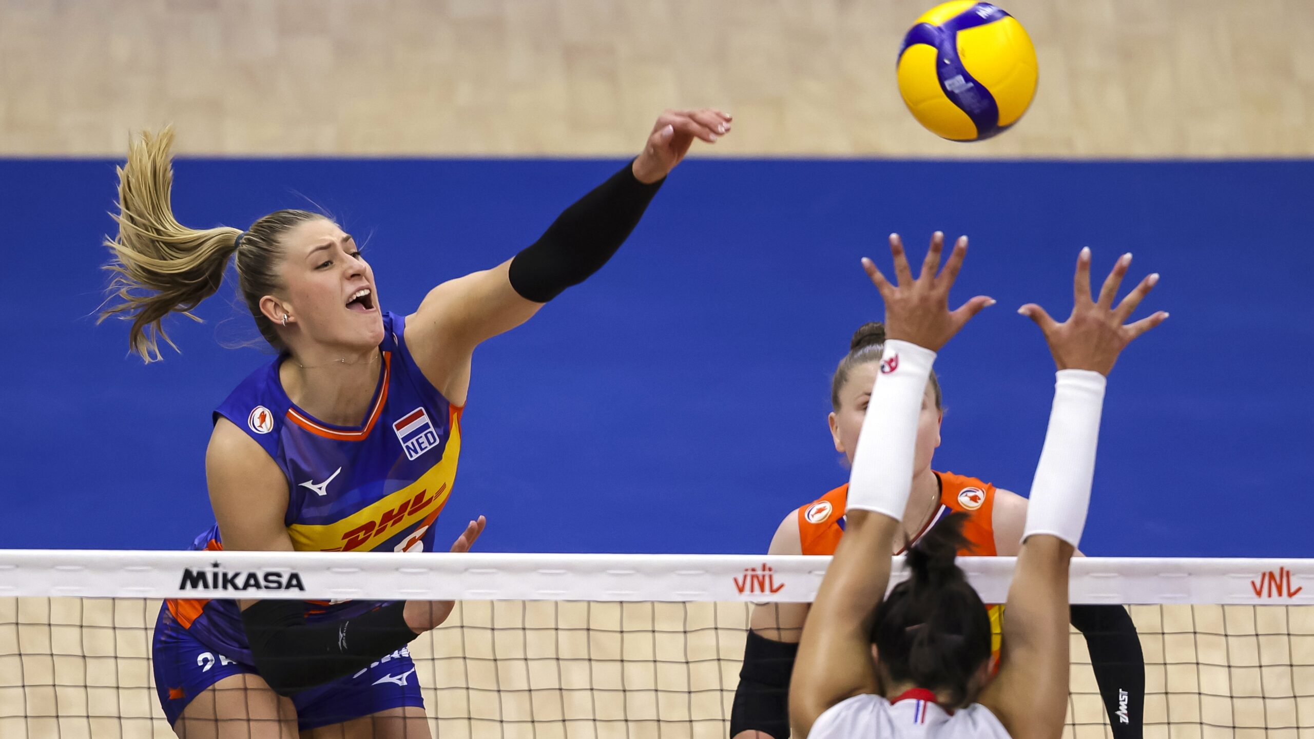 Elles Dambrink (L) of Netherlands spikes the ball against Helena Cazaute (R) and Amandha Sylves (R