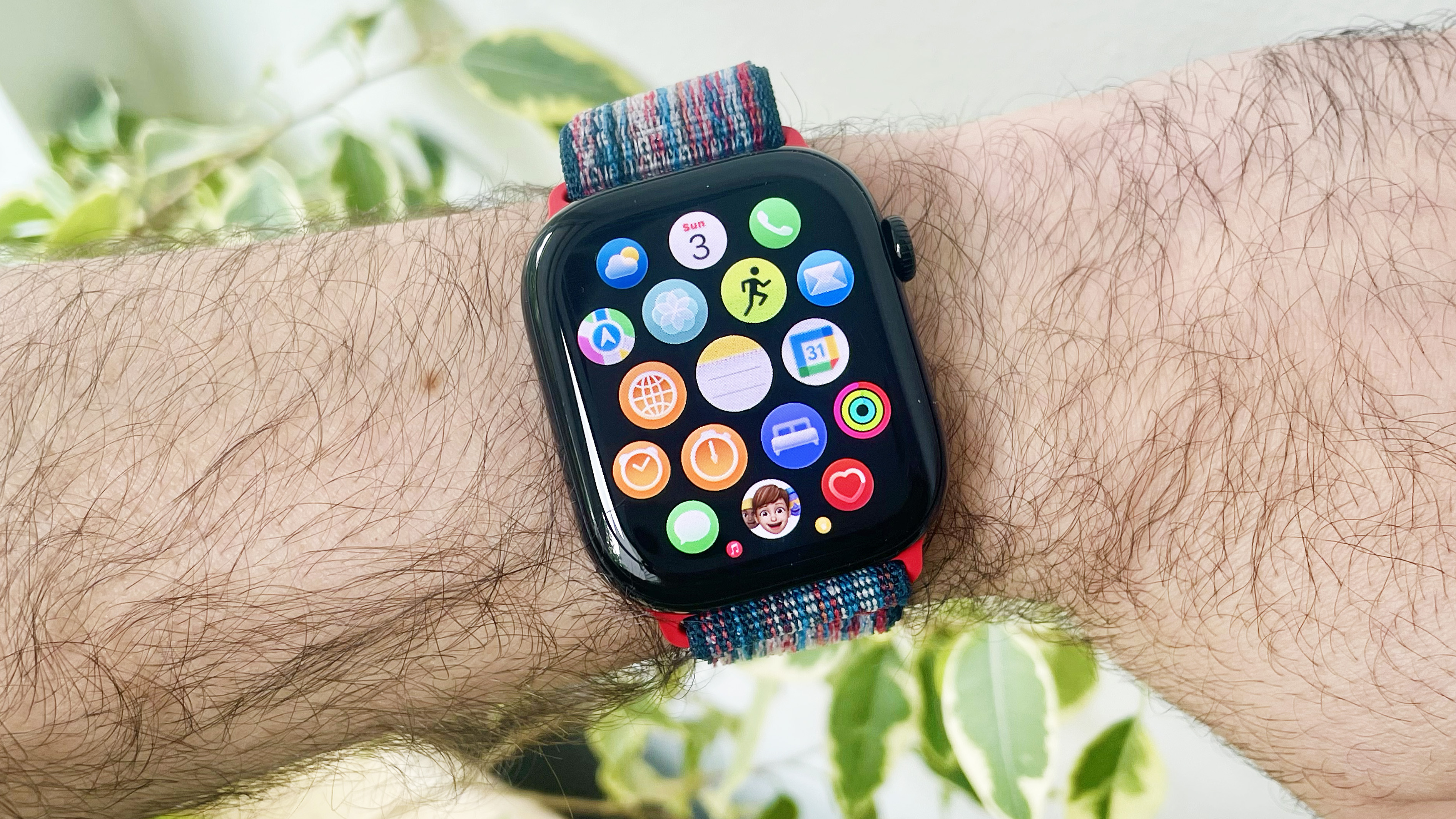 Apple Watch Series 10 מקרוב בפרק כף היד של המשתמש המציג את האפשרויות השונות באפליקציית Apple Watch Notes, שהושקה עם WatchOS 26
