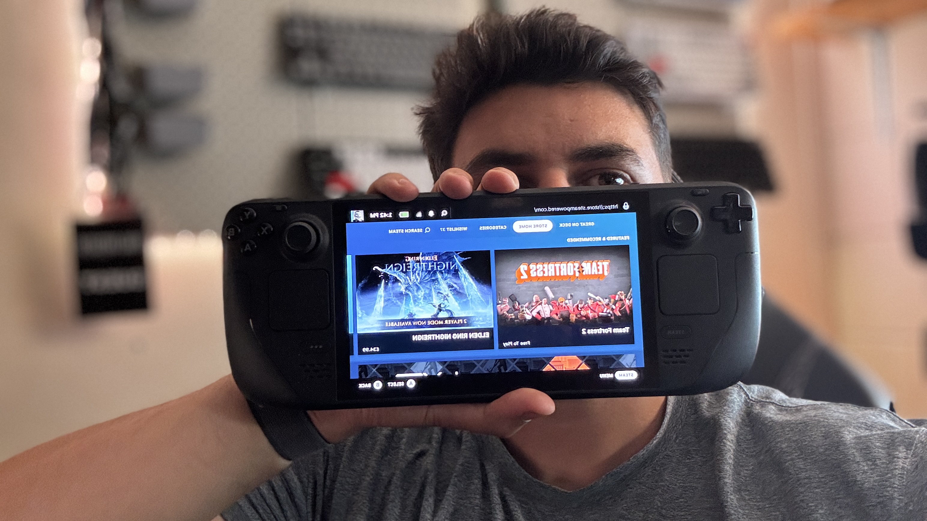 סופר מחזיק ב-Steam Deck OLED