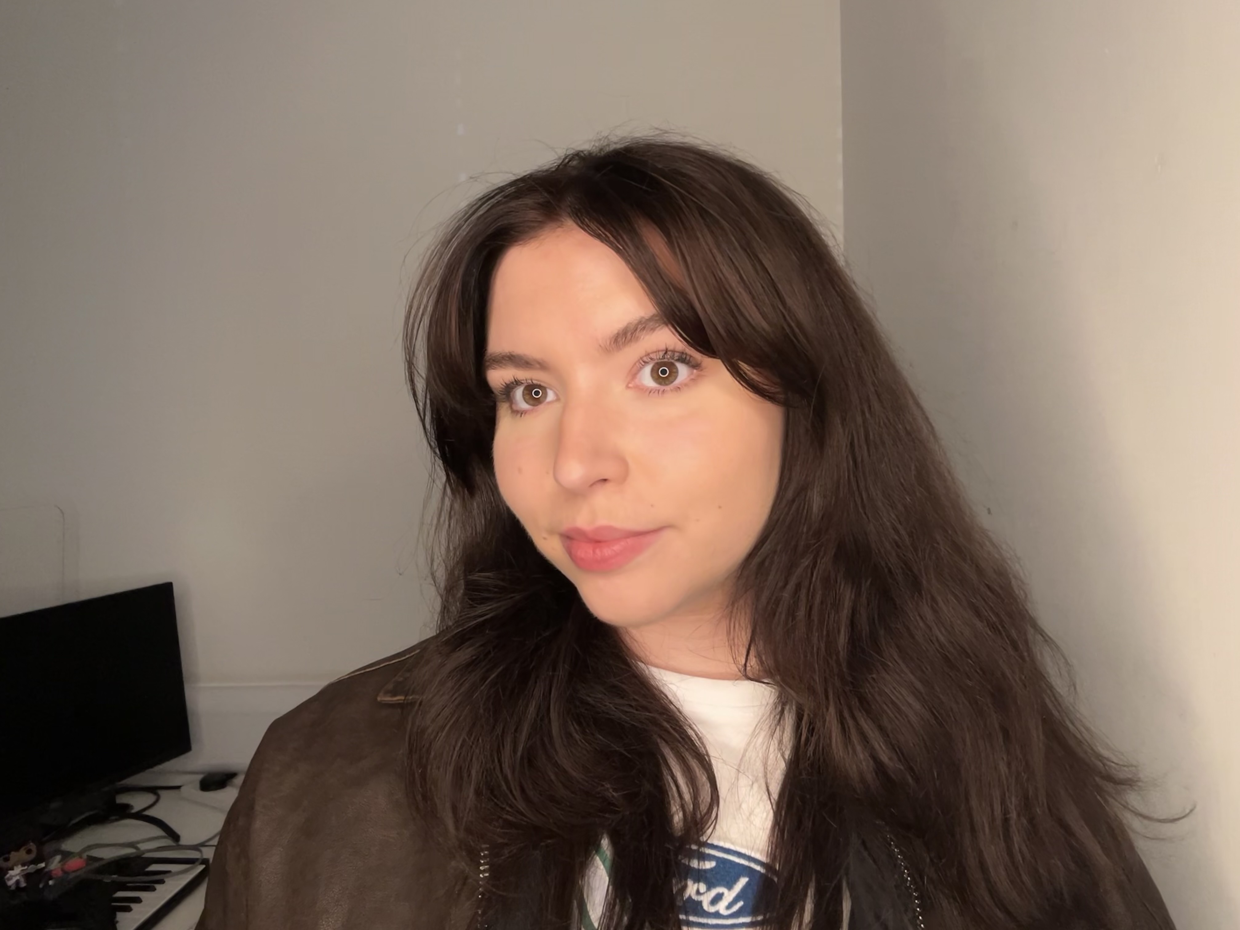 Selfies שנלקחו באמצעות אור טבעת 19 אינץ 'של Neewer RP19H