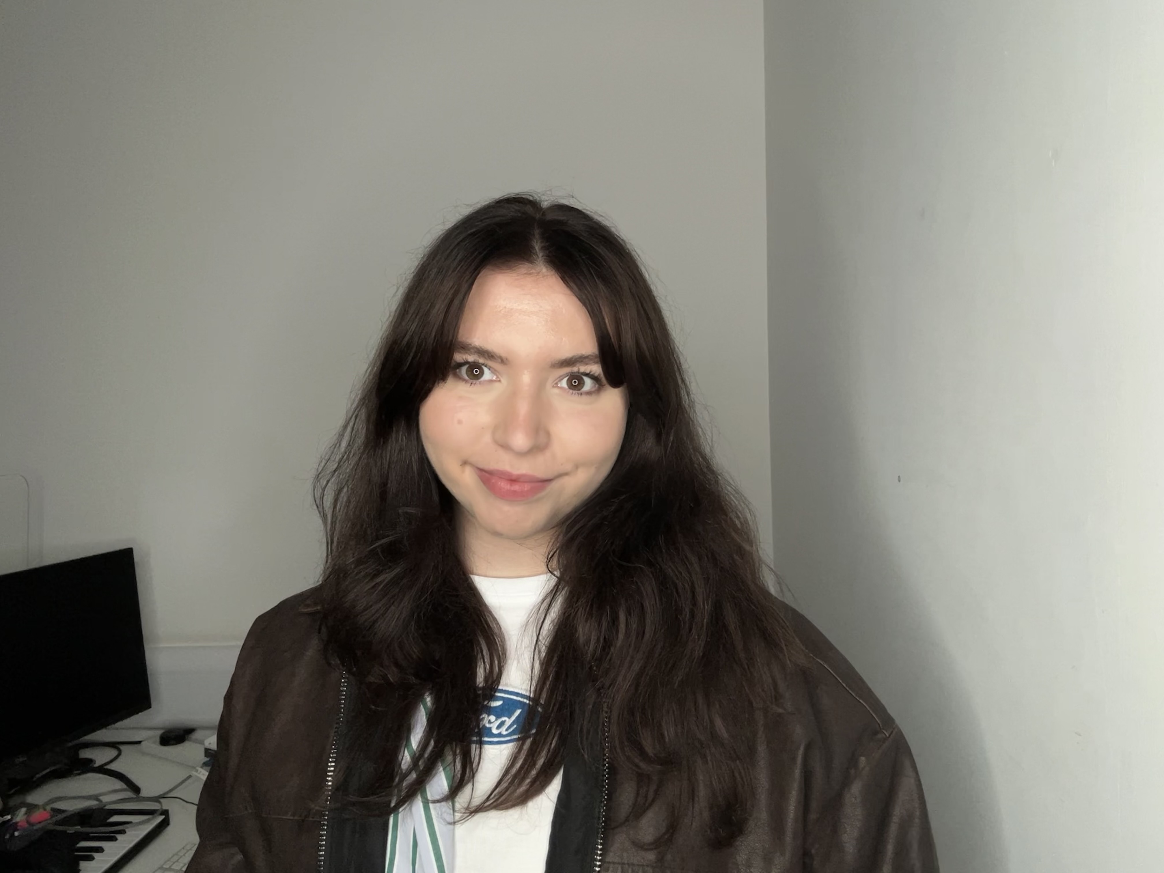 Selfies שנלקחו באמצעות אור טבעת 19 אינץ 'של Neewer RP19H