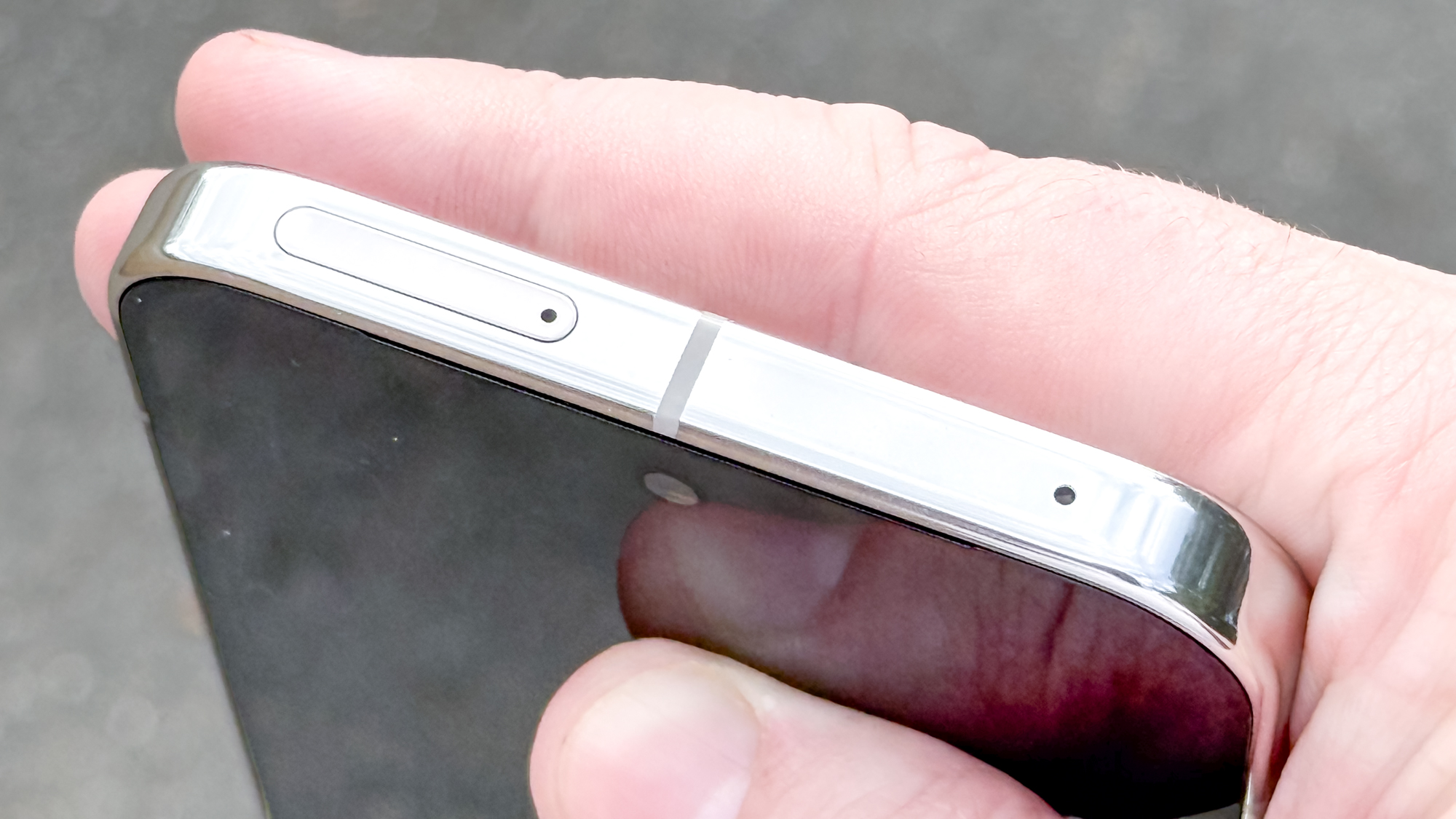 Google Pixel 10 Pro XL Top ו- Sim Slot