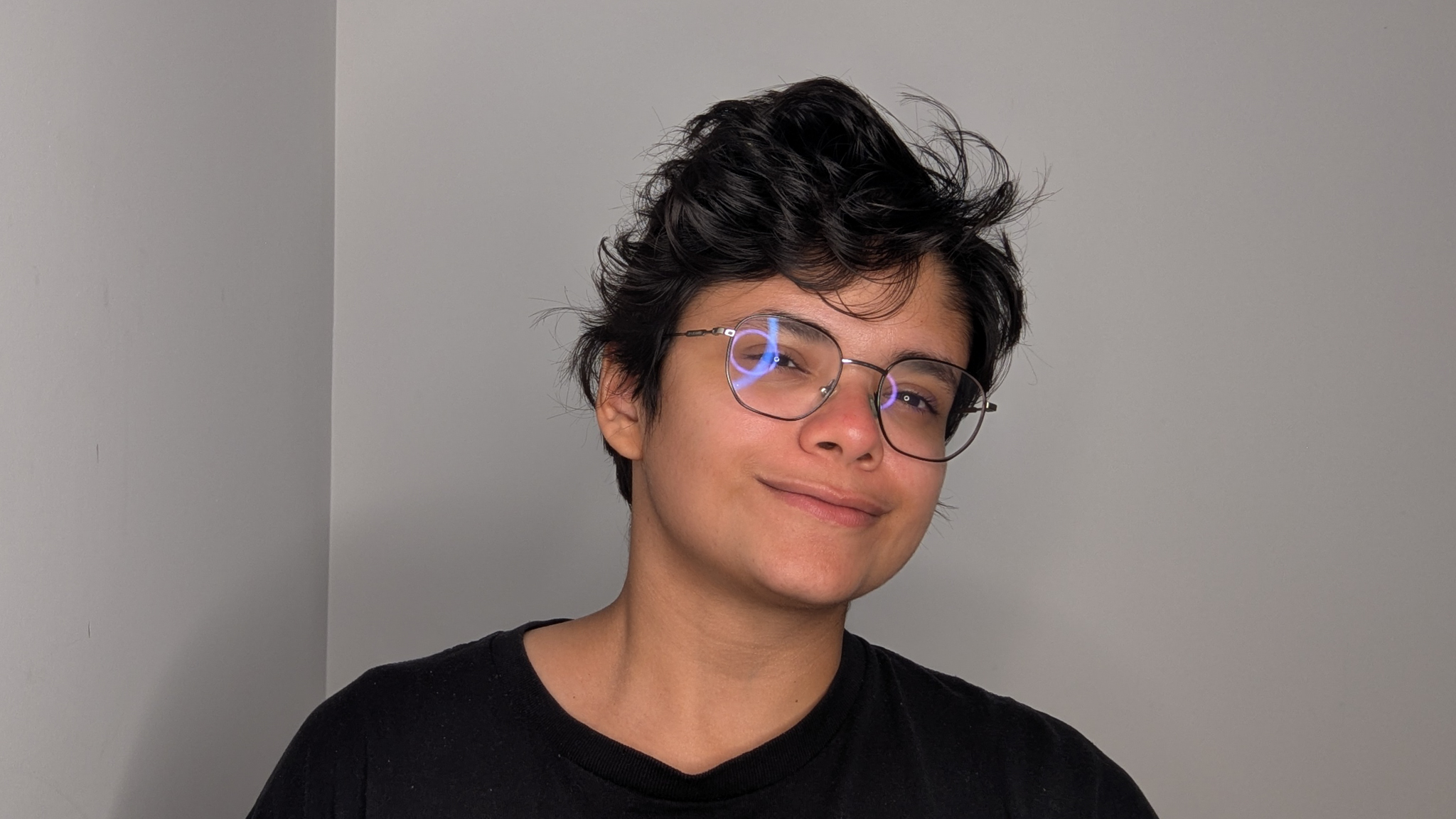 דיוקן עצמי שנלקח באמצעות ערכת LED דו-צבעונית של ווסטקוט בגודל 18 אינץ '