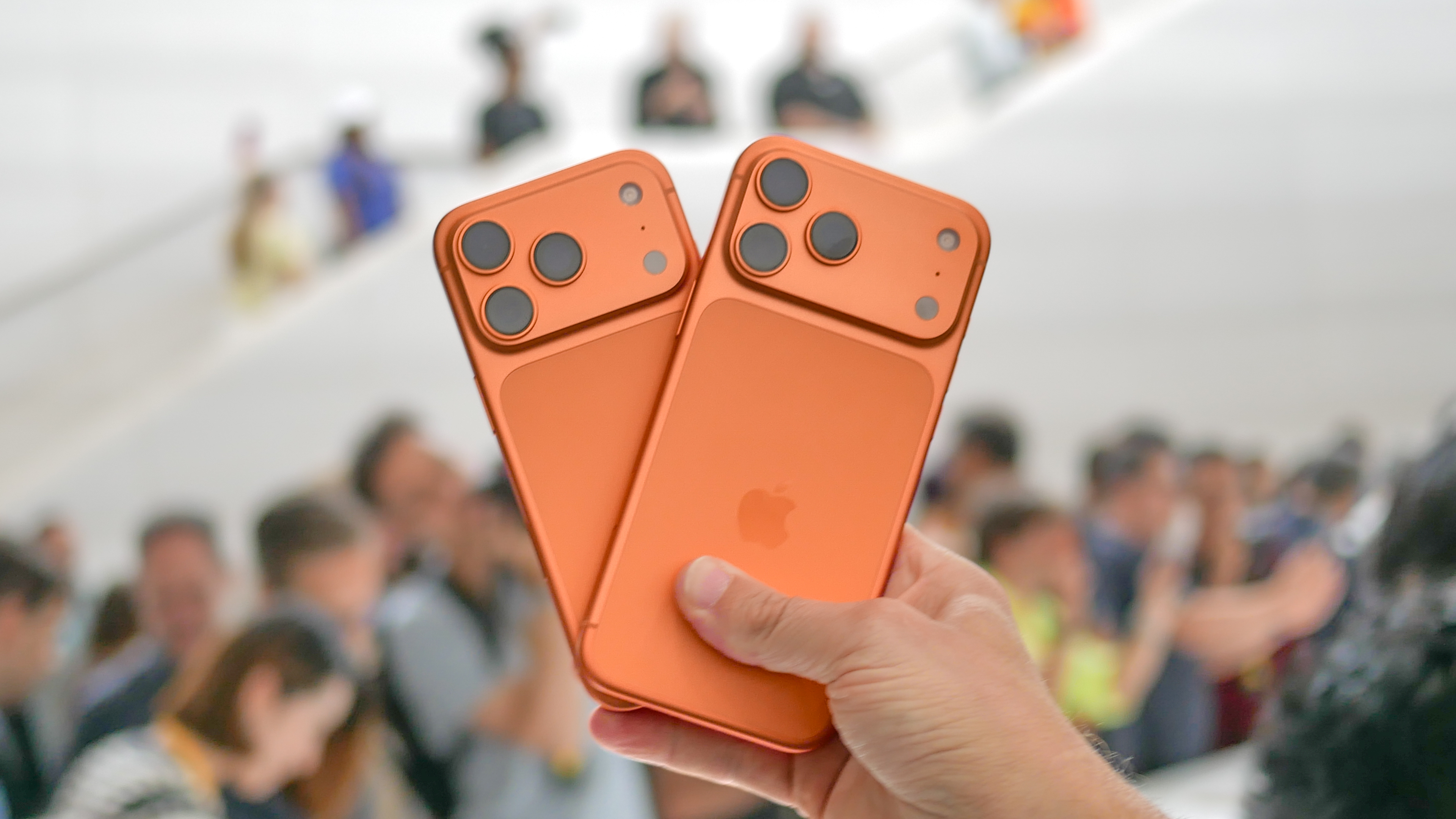 אייפון 17 פרו ופרו מקס