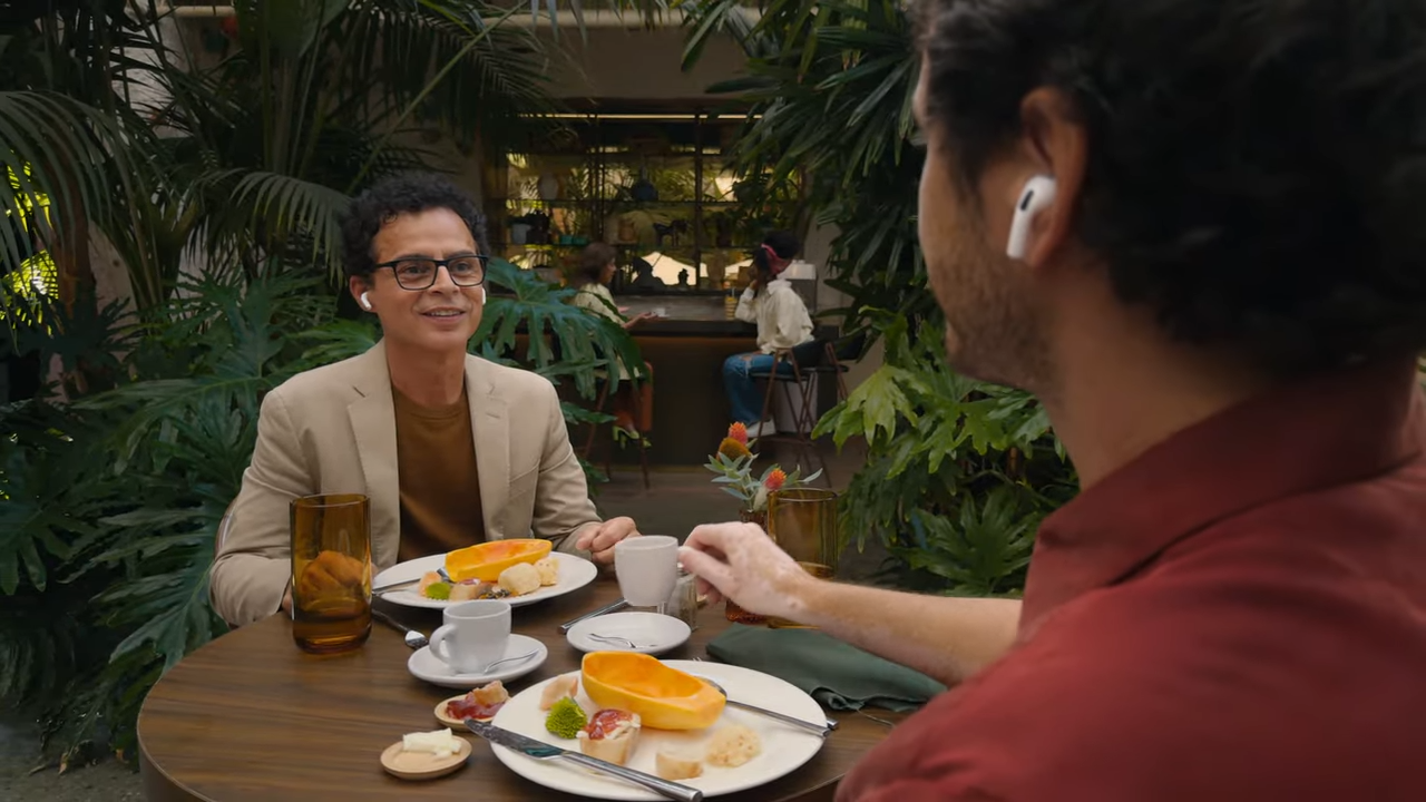 AirPods Pro 3 פגישת אורח חיים תרגום חי