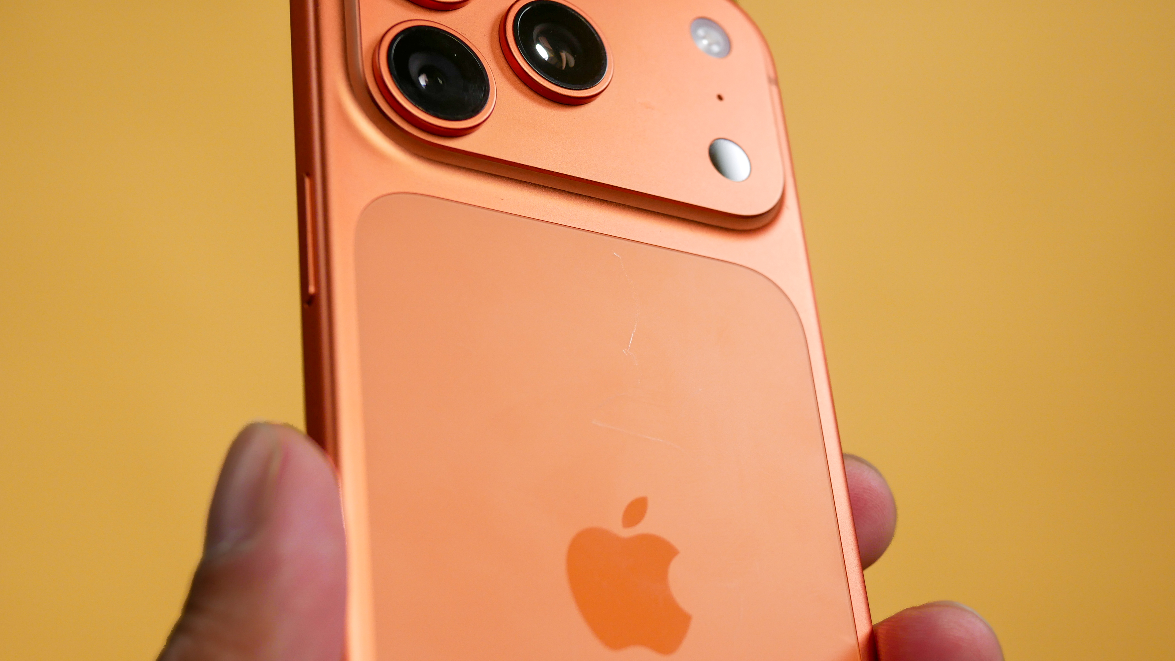 iPhone 17 Scratchgate.