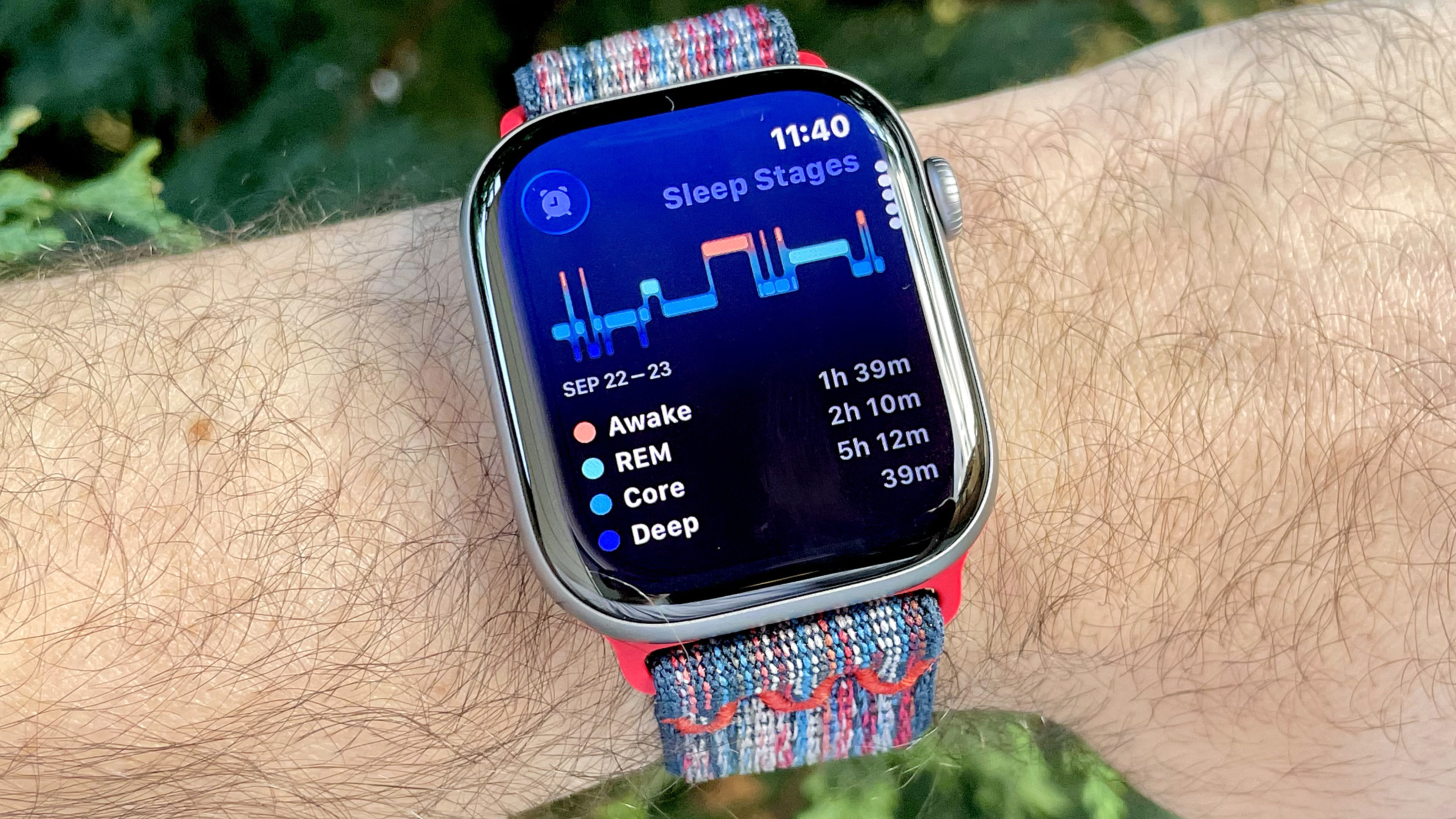 צילום מקרוב של סדרת Apple Watch 11 מציגה ציון השינה של המשתמש