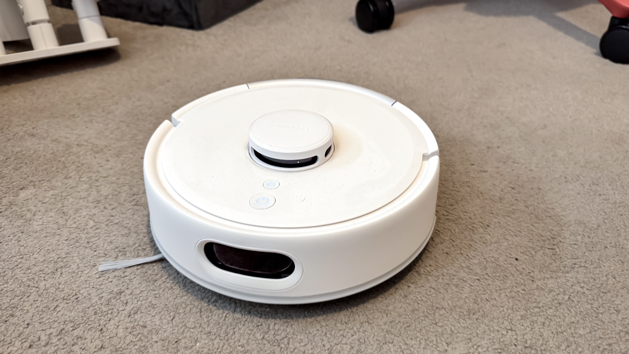 Switchbot k10+ vacuum robot על השטיח