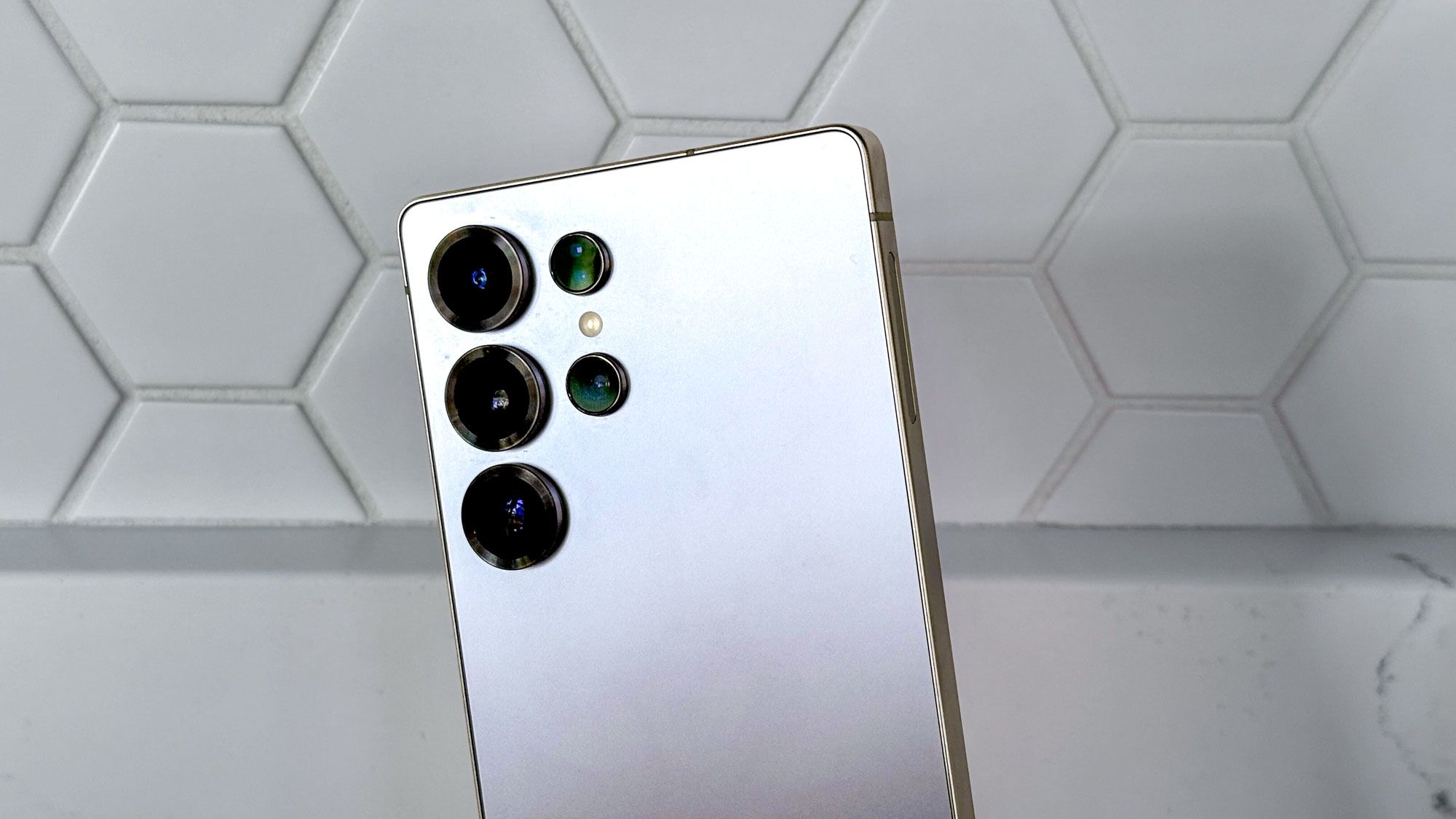 Samsung Galaxy S26 Ultra Renders פשוט דלף - ויש שמועה מצלמה מאכזבת