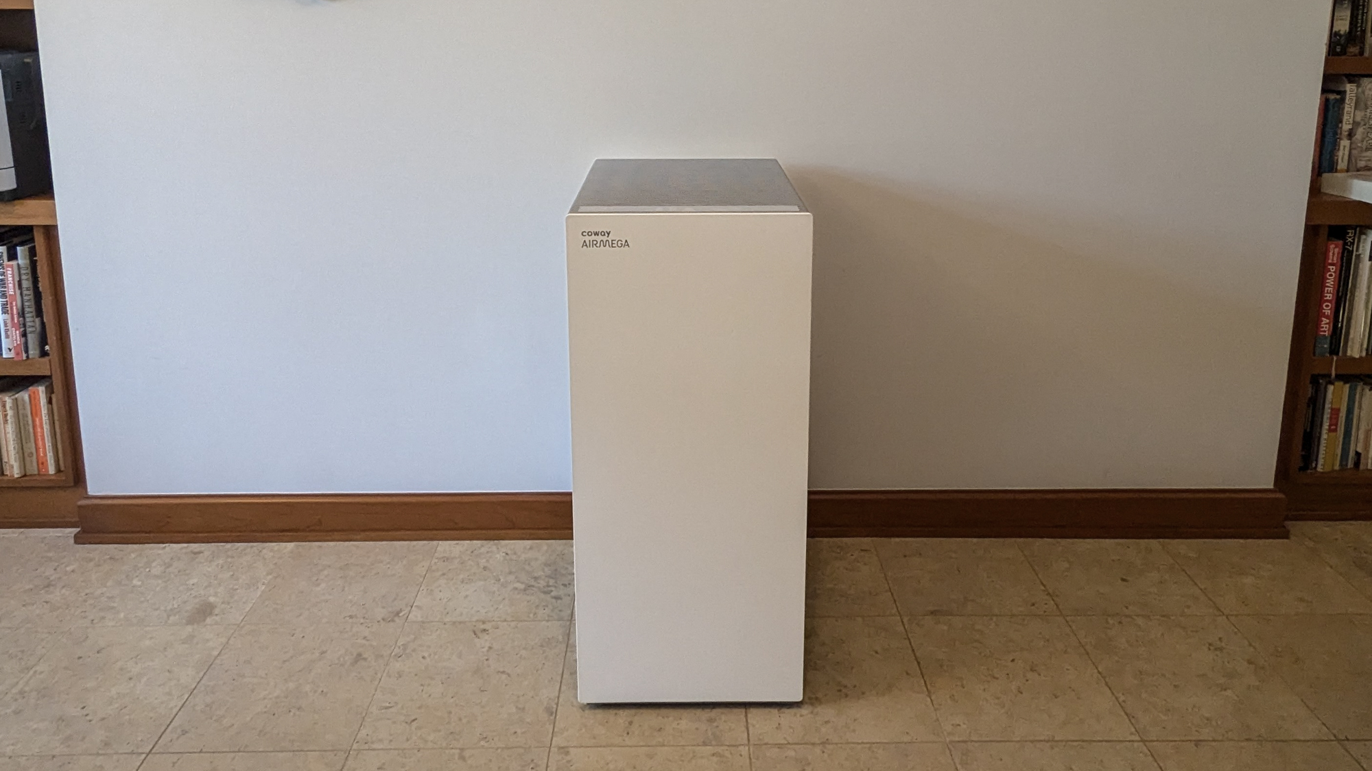 Coway & amp; rsquo; s prox airmega על רצפה רעפים