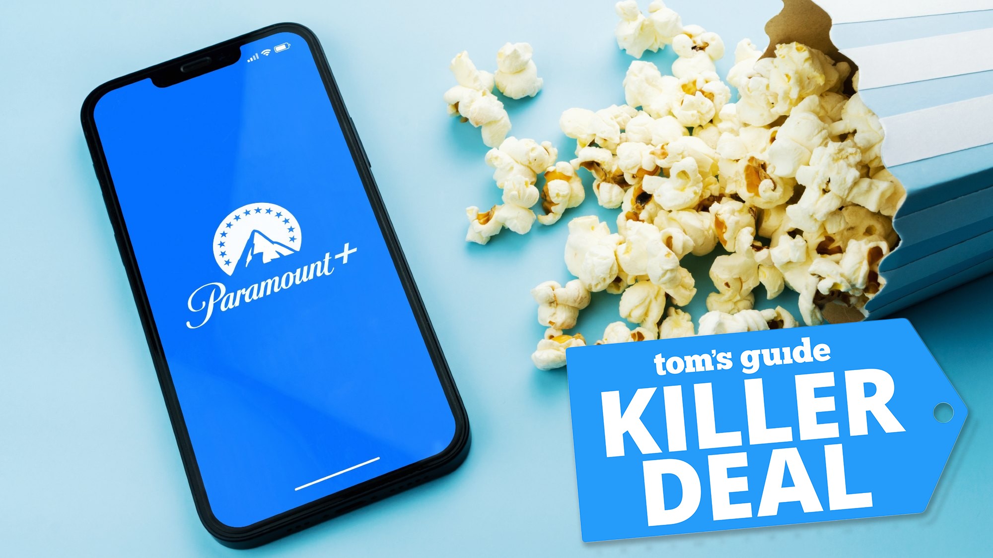 אפליקציית Paramount Plus בטלפון ליד פופקורן