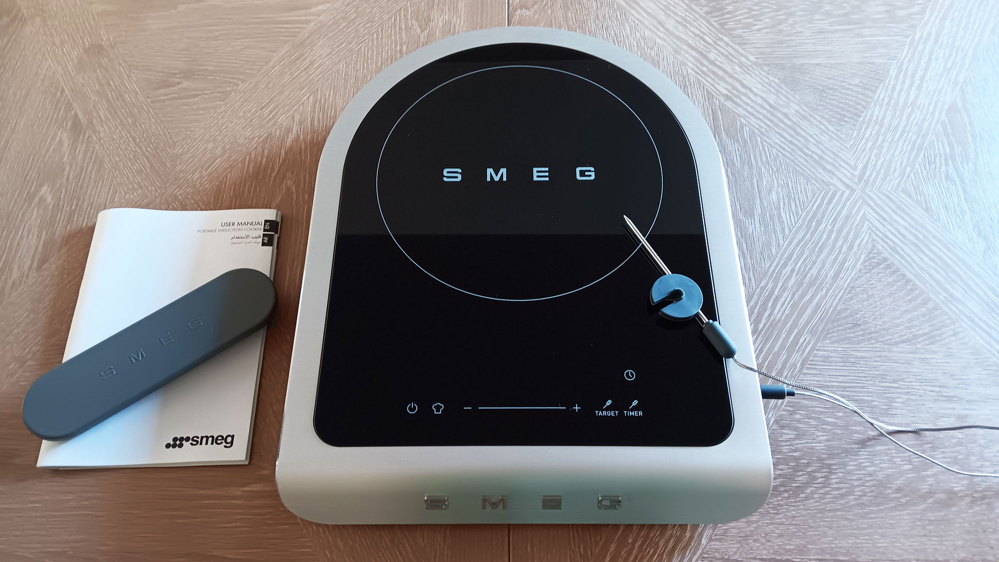 SMEG כיריים אינדוקציה ניידת עם בדיקת ידנית וטמפרטורה