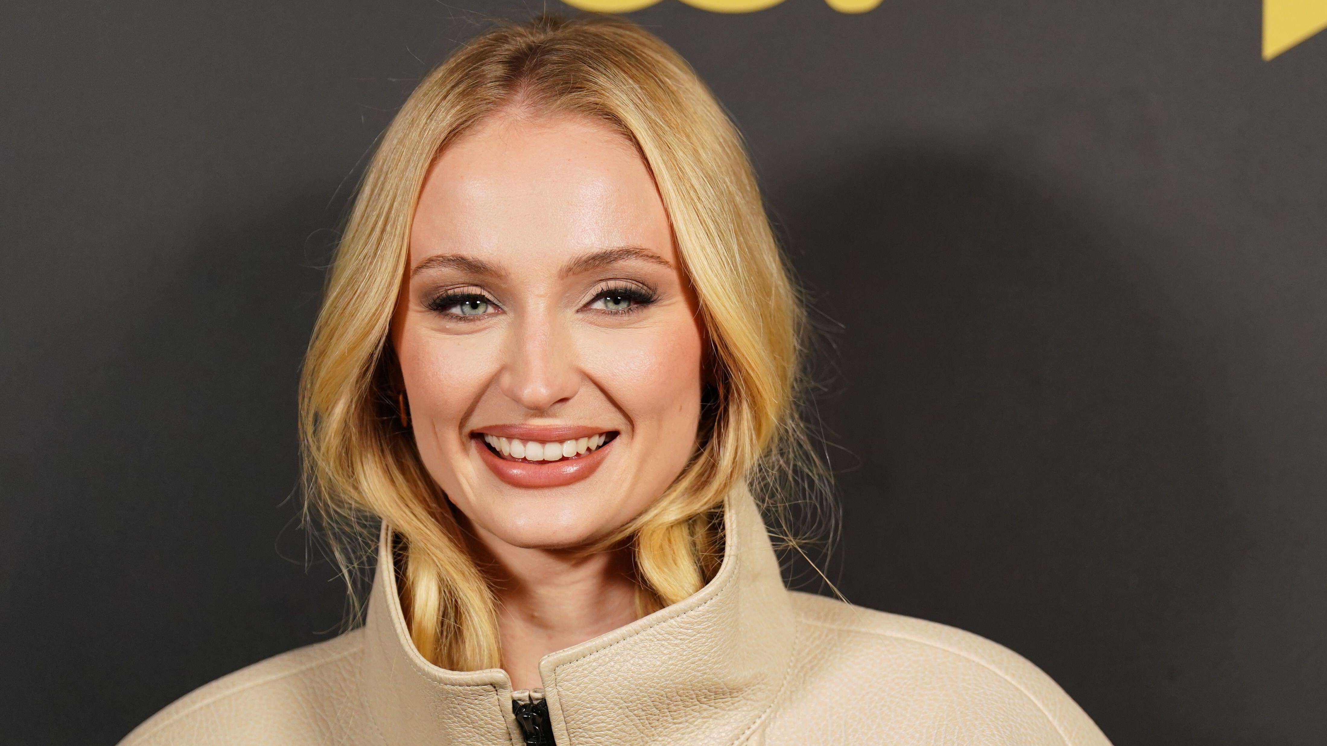 & quot; Tomb Raider & quot; כוכבת סופי טרנר צילמה בהשקת סדרת ITV & quot; ג'ואן & quot; בסאוטמבר 2024.