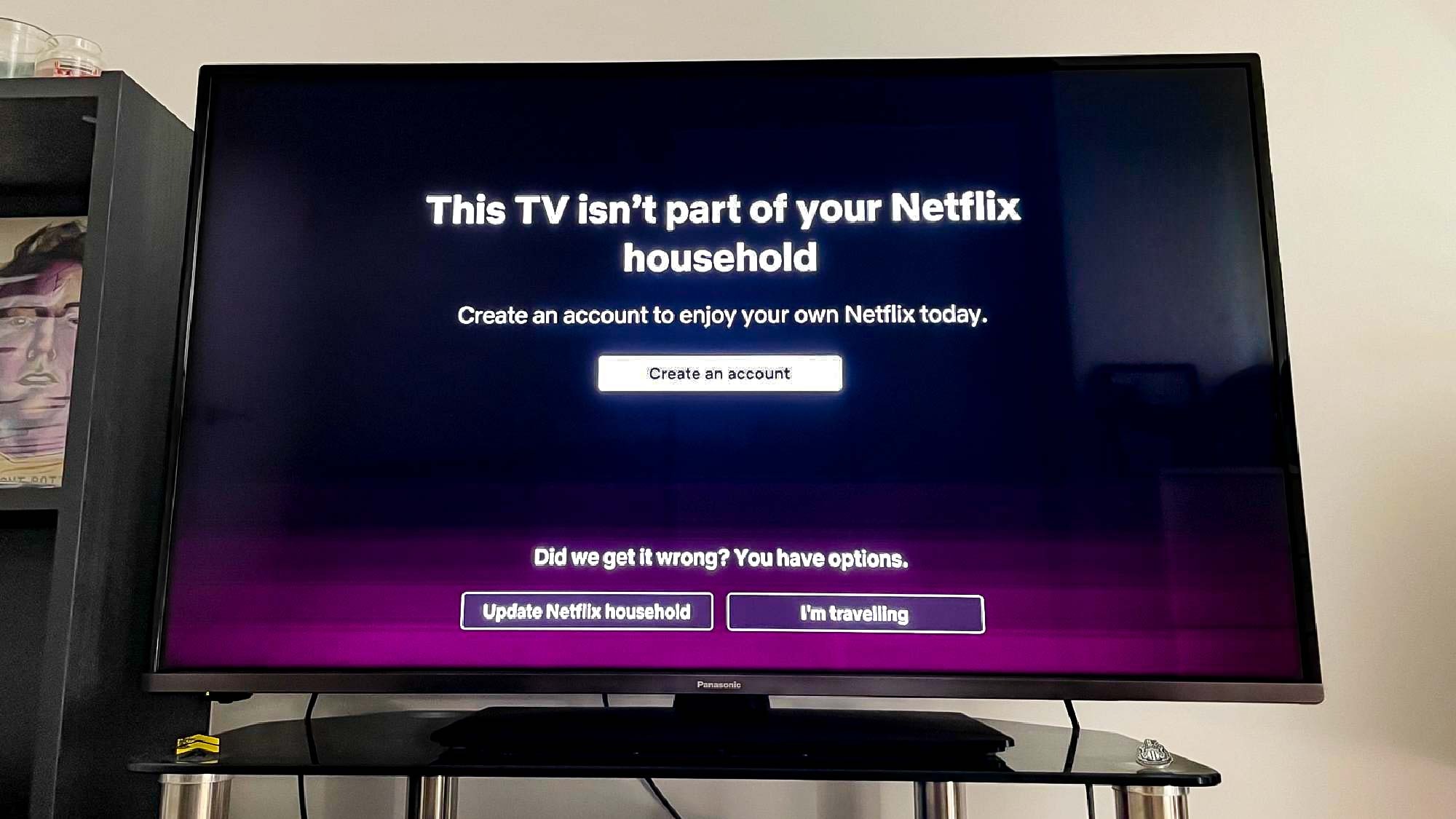 טלוויזיה עם הודעת השגיאה של Netflix & amp; quot; טלוויזיה זו היא חלק מהמשק הבית של נטפליקס & amp; quot;