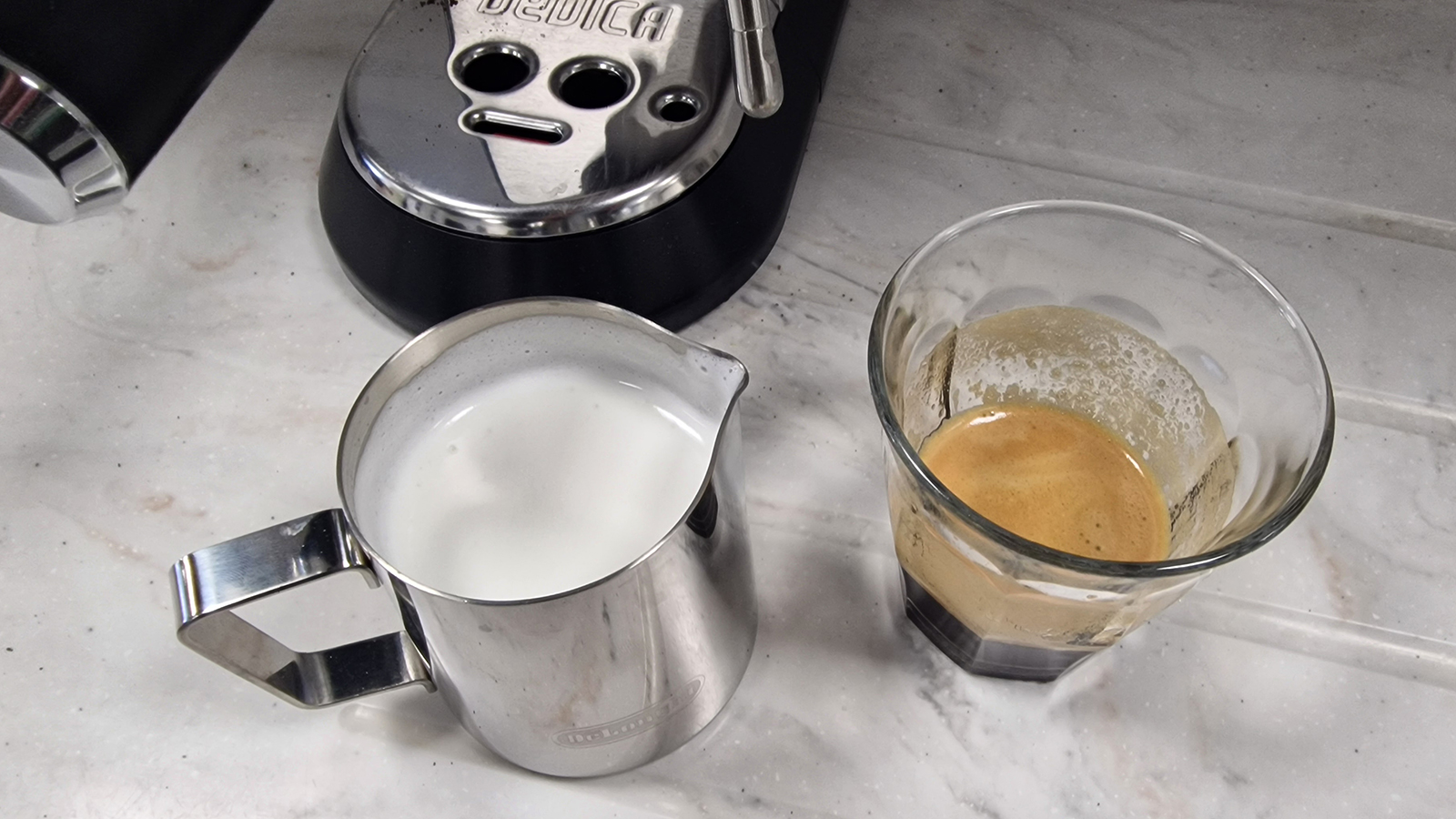 Delonghi Dedica Milk Shinging