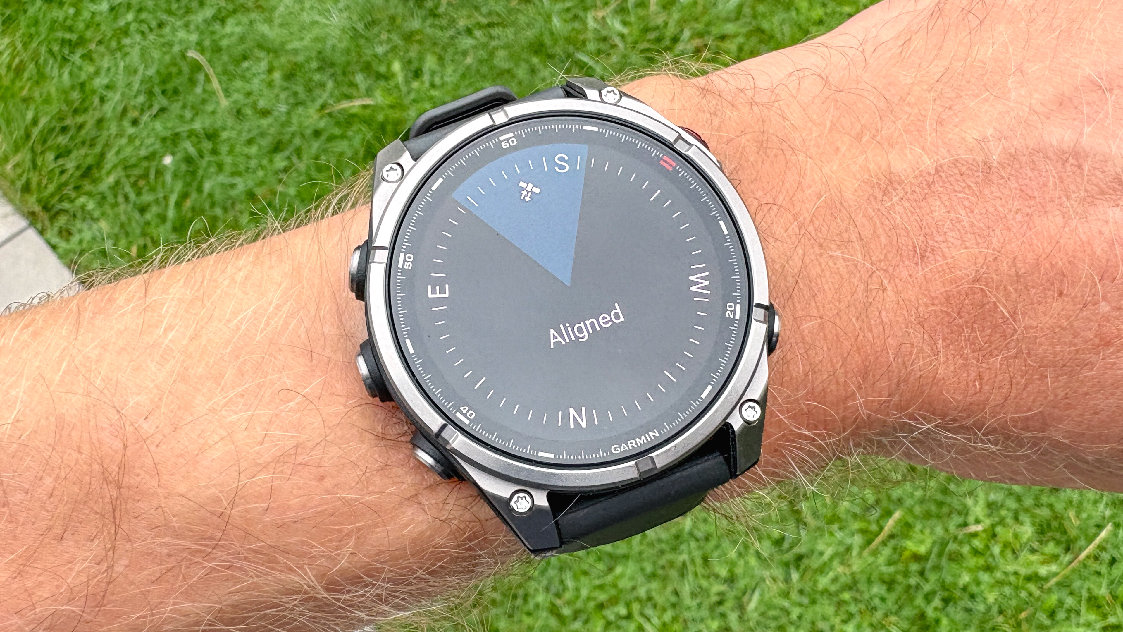 Garmin Forerunner 970 לעומת Garmin Fenix ​​8 Pro
