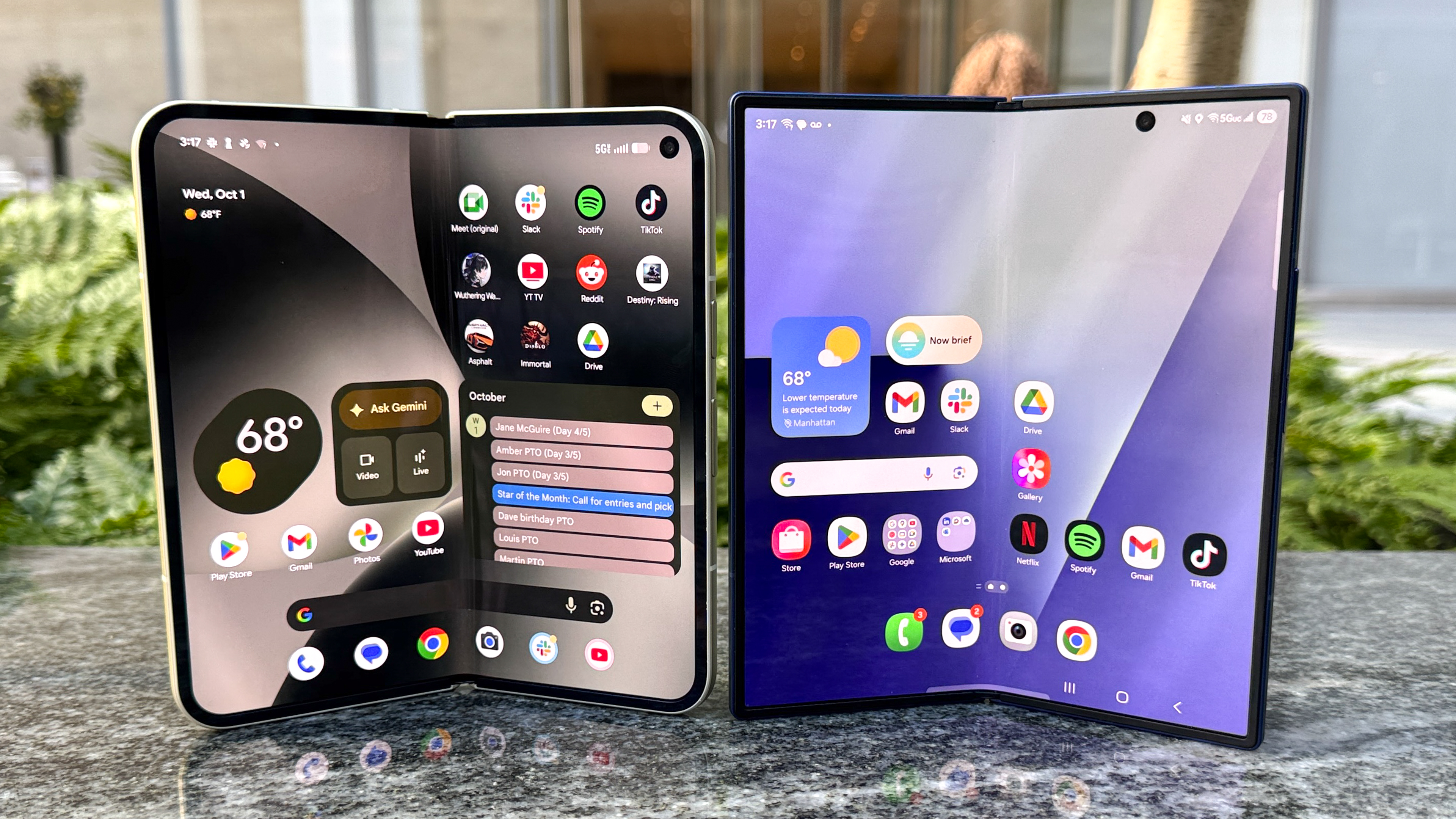 קיפול PIXEL 10 Pro מוצג ביד