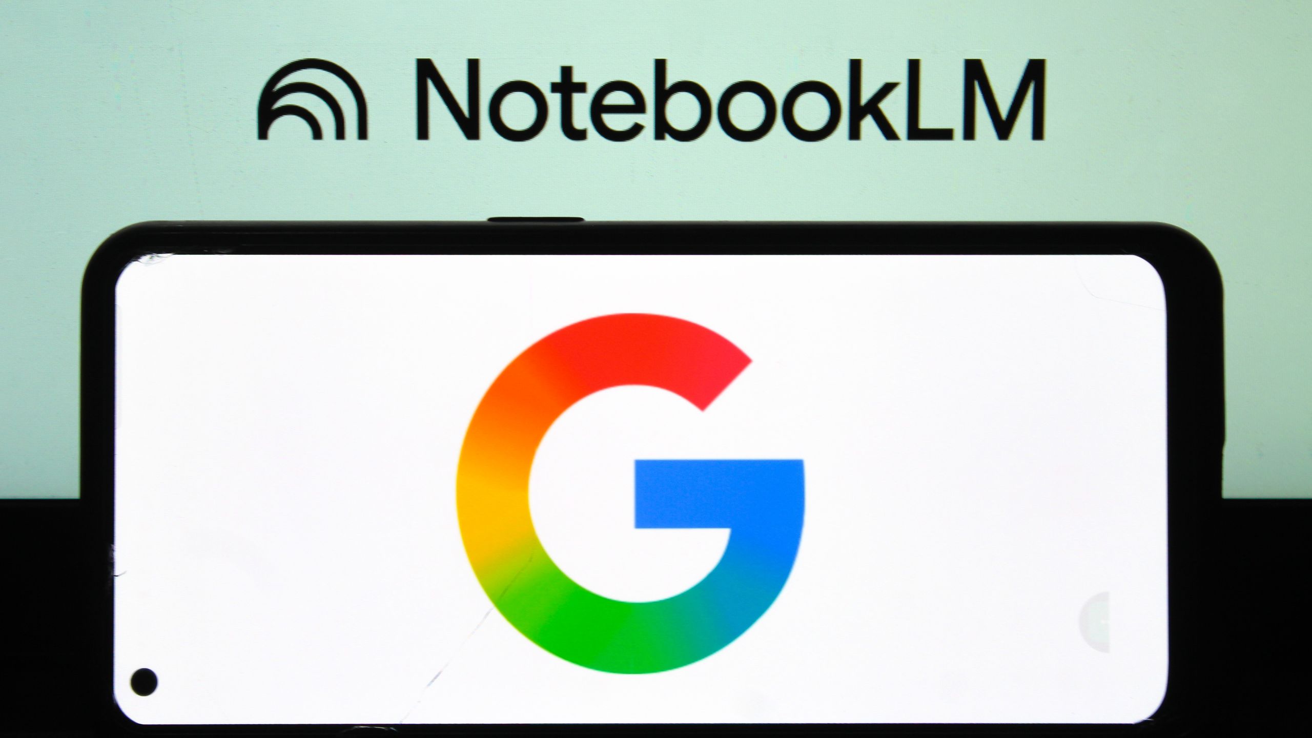 Notebooklm עשתה פודקאסט על קורות החיים שלי - זה עזר לי לנצח את תסמונת המתחם