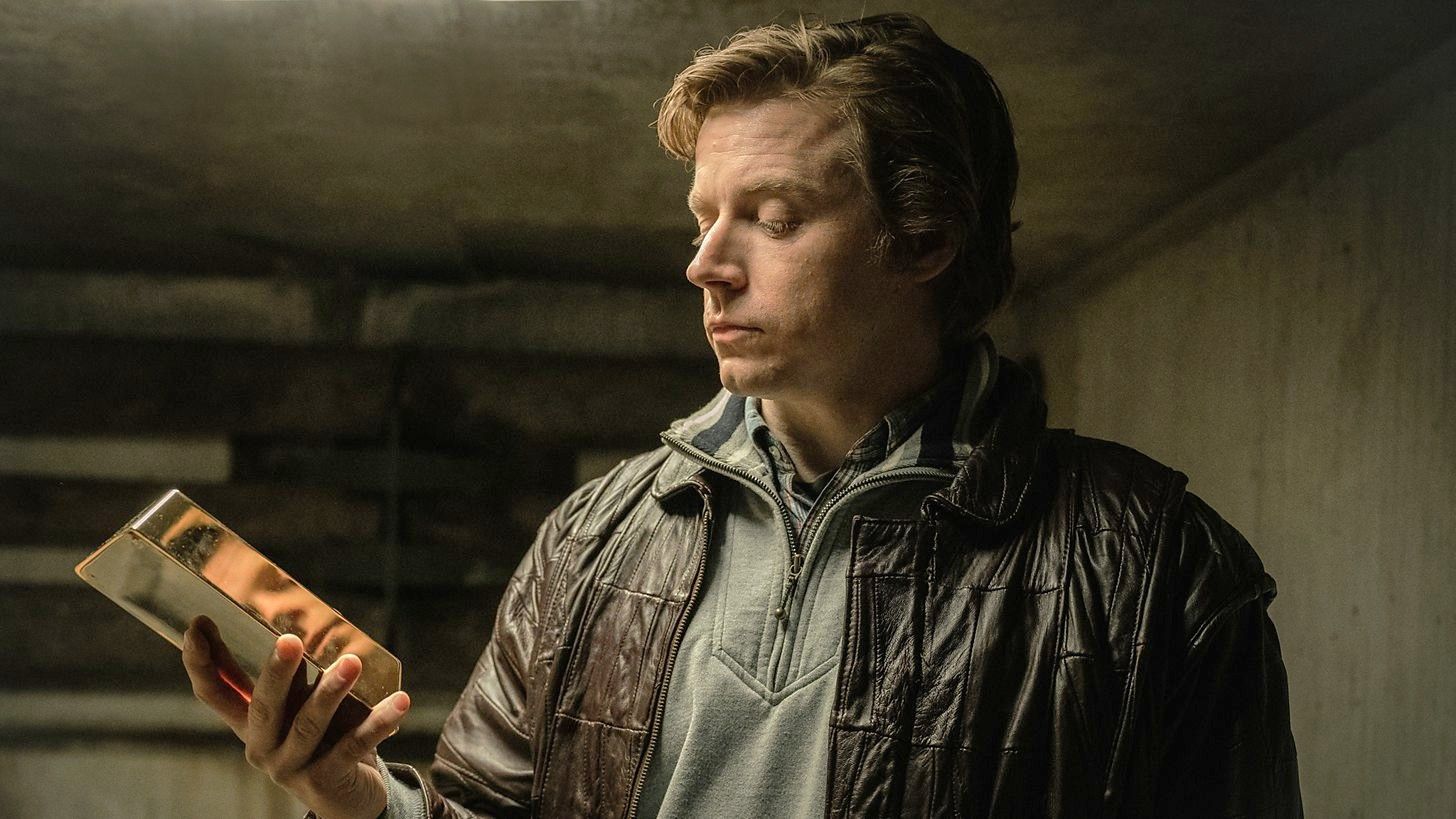 Jack Lowden in season 1 of "The Gold"