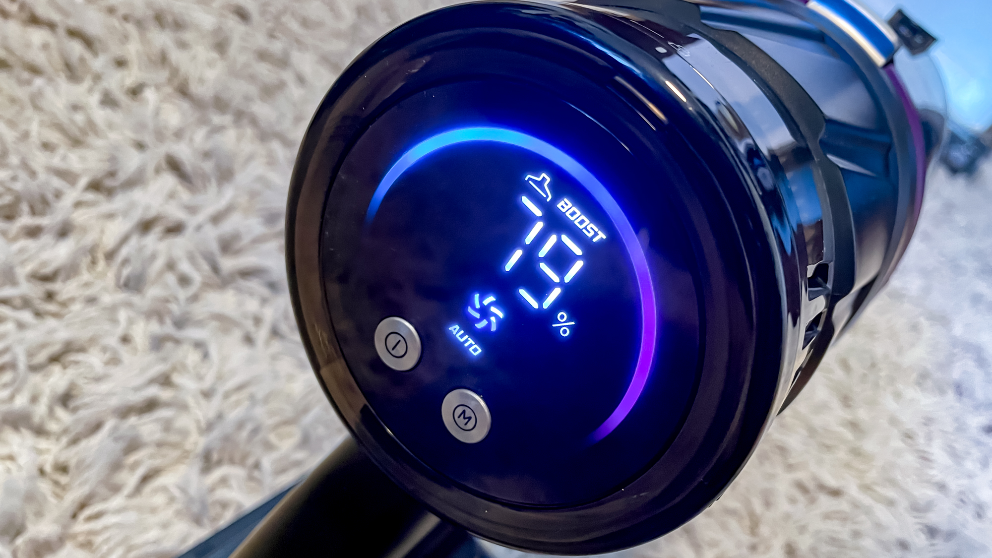 Eureka Reactisense 440 תצוגת LED ואקום אלחוטי