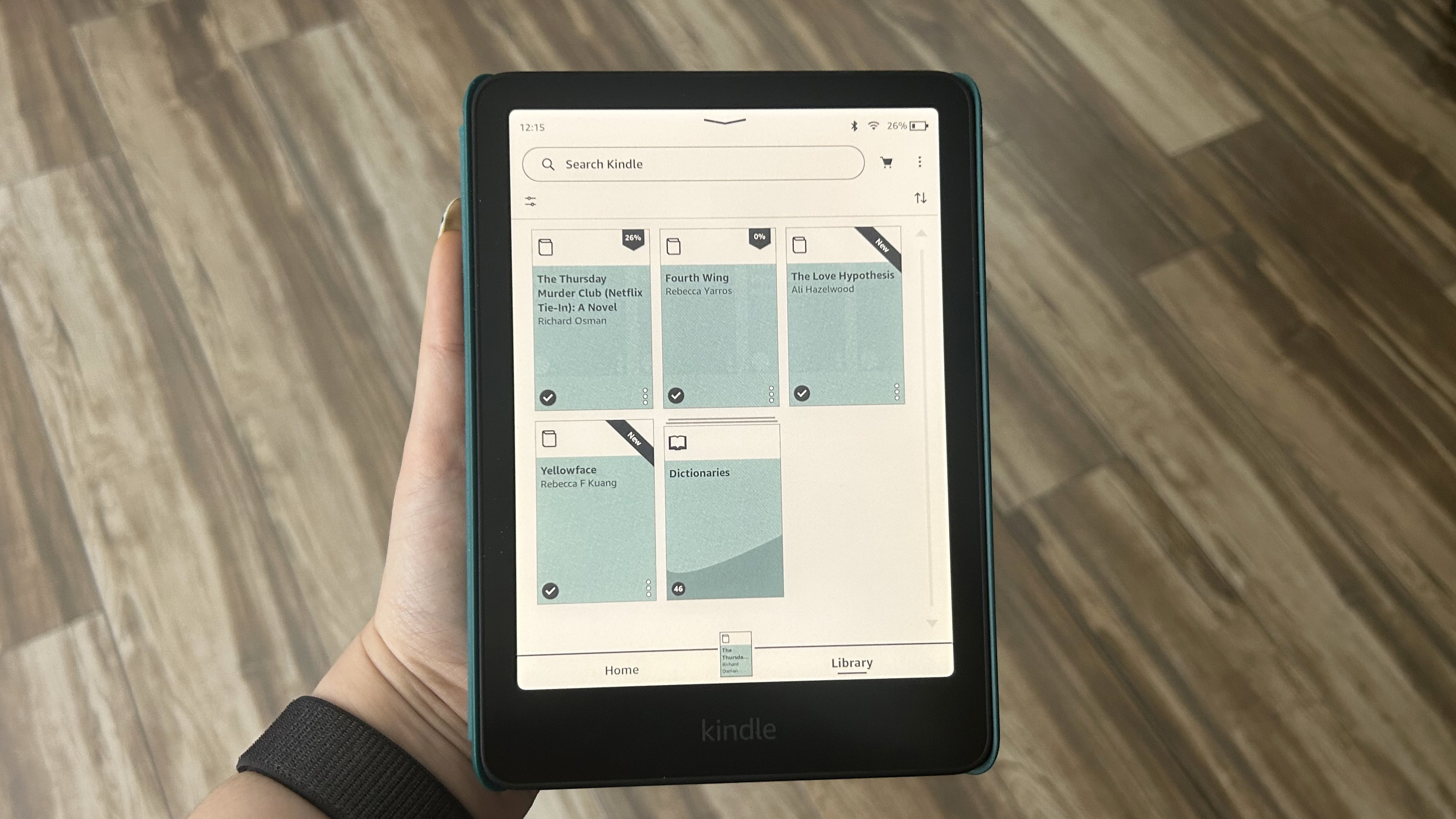 Kindle Colorsoft עם סוגיית ספרי טעינה