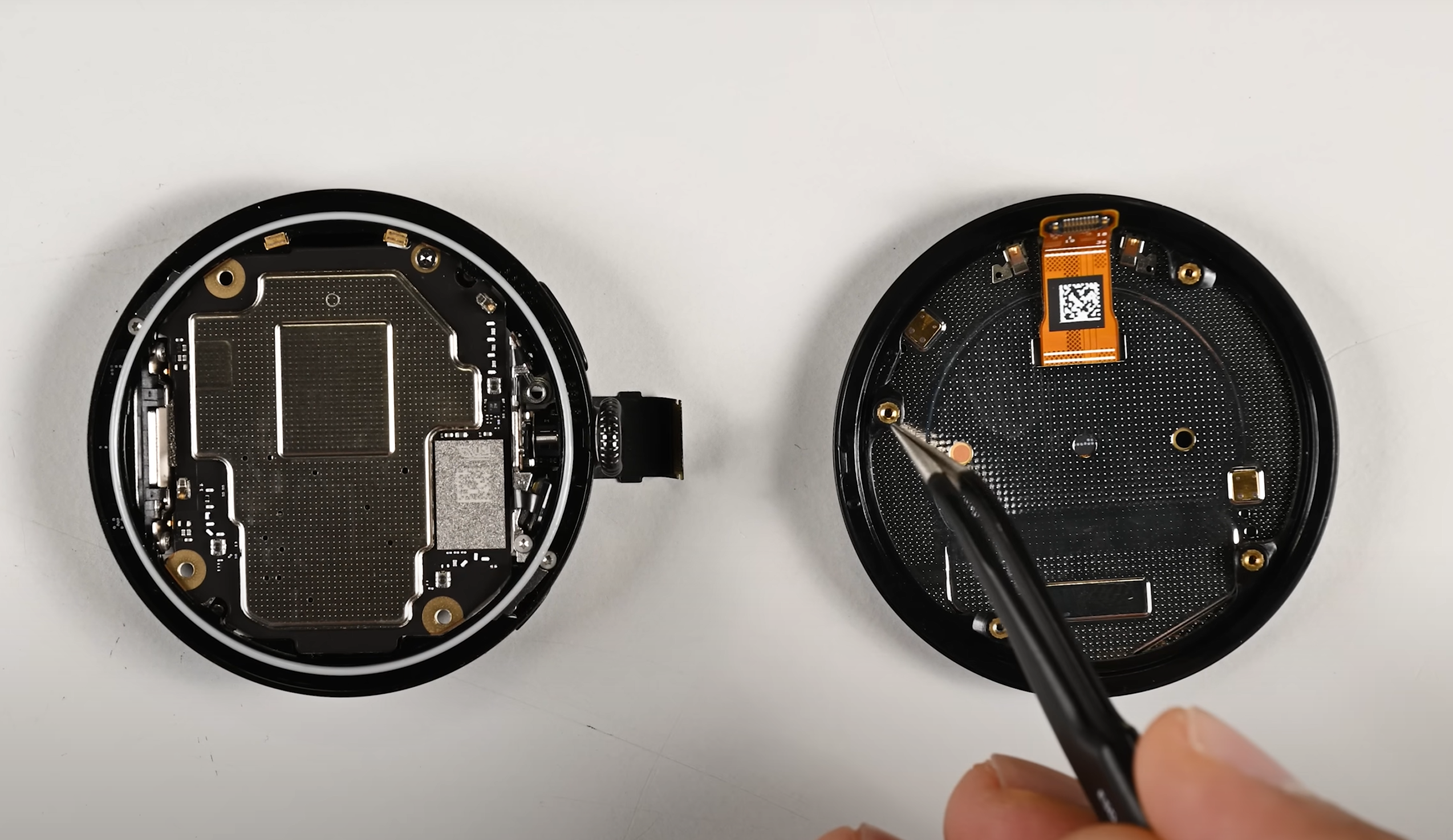 ifixit פירוק של Google Pixel Watch 4