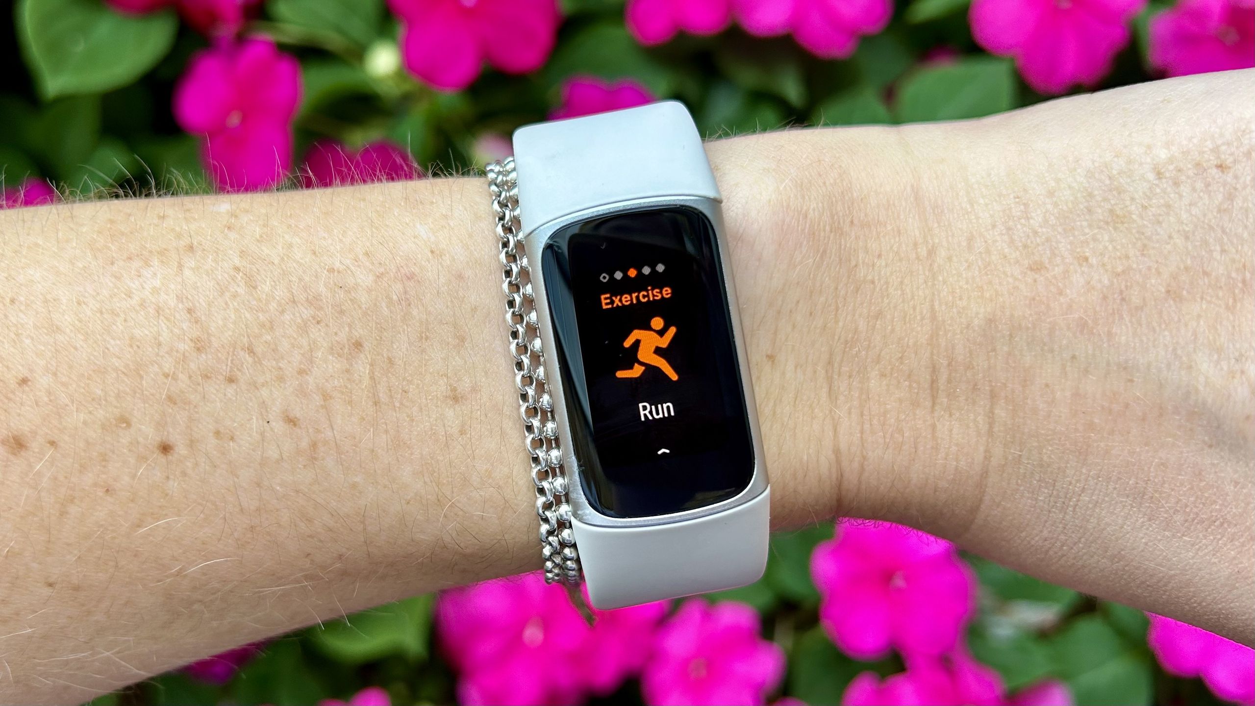 גוגל אומרת שחומרה חדשה של Fitbit תגיע ב-2026