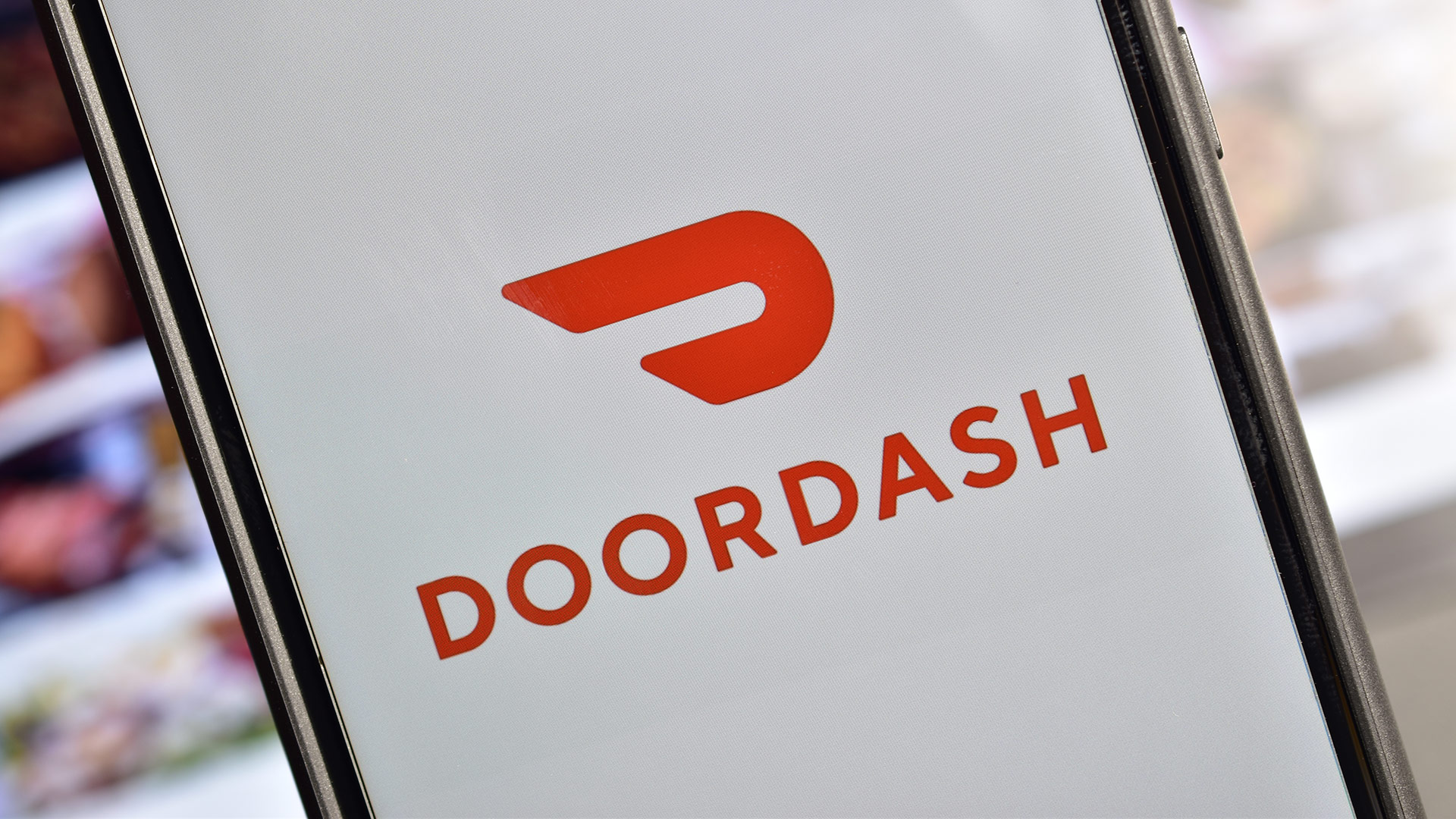 לוגו של Doordash בטלפון