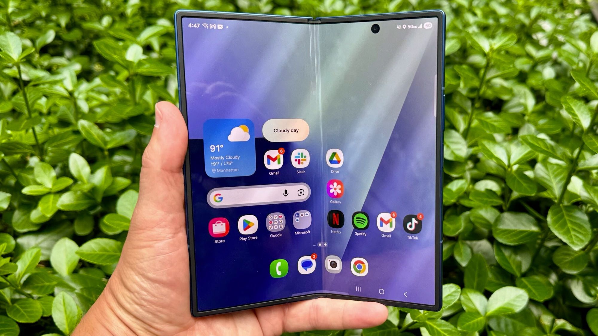 Samsung Galaxy Z Fold 8 יכול לפתור את הבעיה של צגים מתקפלים אחת ולתמיד - הנה איך