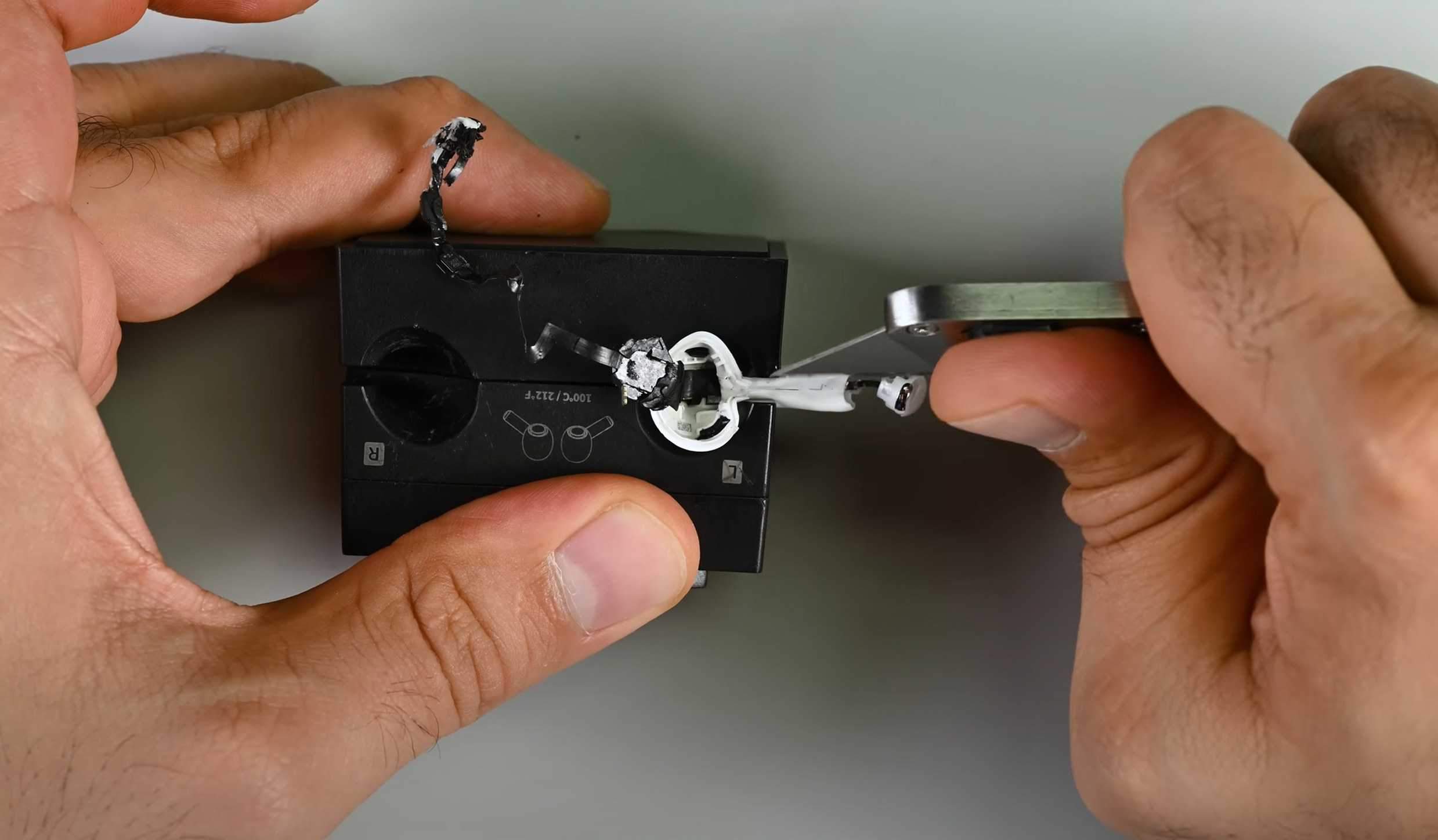 ifixit airpods pro 3 פירוק