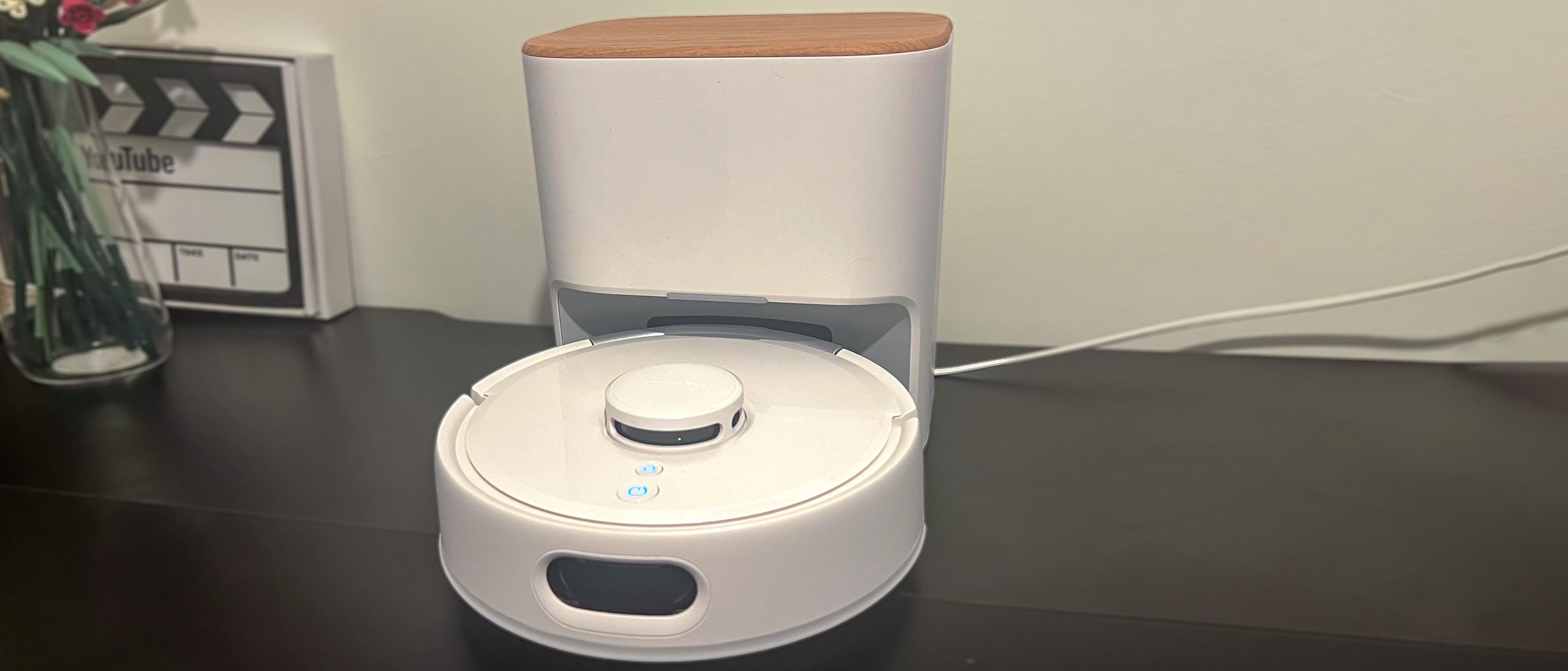 זה עתה בדקתי את 'שואב האבק הרובוט הקטן ביותר בעולם' - הנה פסק הדין שלי מאת ג'יימס בנטלי שפורסם ב-7 בנובמבר 25 ה-SwitchBot K11+ הוא שואב רובוט מיניאטורי שמבטיח את אותו הכוח, אבל האם הגודל משנה? במקרה הזה, זה כן.