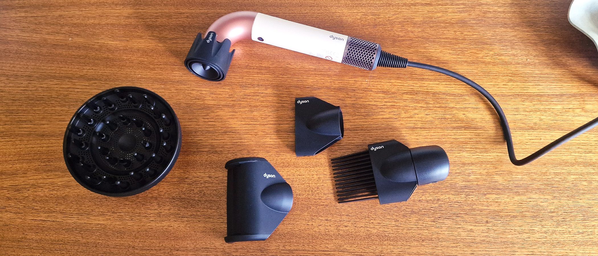 ביליתי 3 חודשים עם Dyson Supersonic r — הנה פסק הדין שלי מאת מילי פנדר שפורסם ב-17 בנובמבר 25 מייבש השיער המקצועי של Dyson מגיע עם תג מחיר מתאים, אבל קשה לנצח את הביצועים שלו