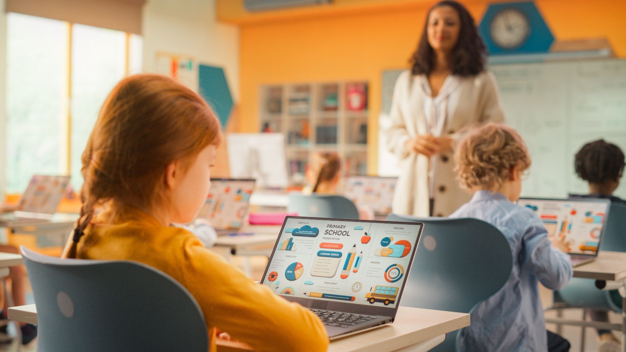 ChatGPT עכשיו בחינם למורים - 7 דרכים חזקות להשתמש בו בכיתה שלך