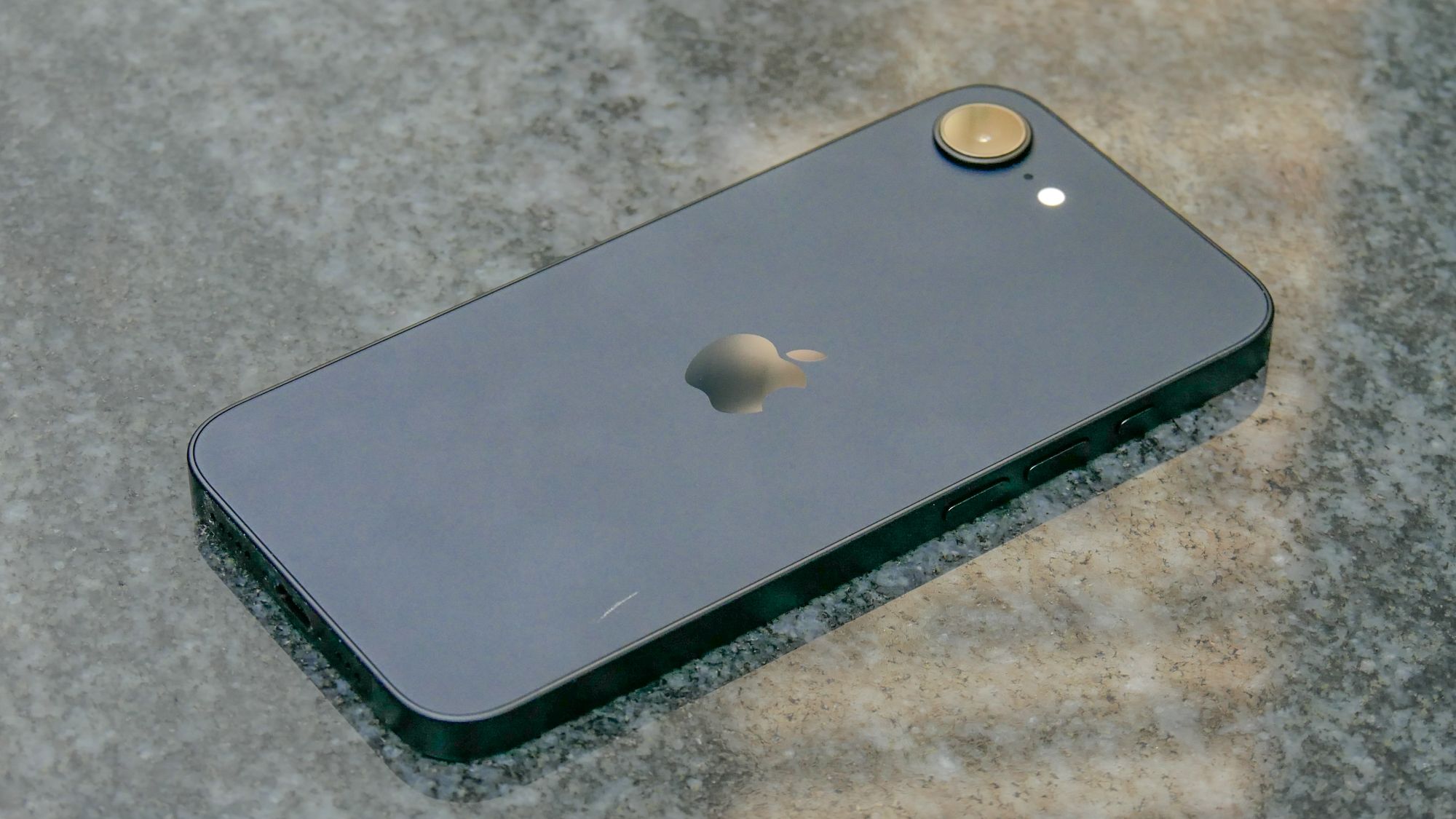 אייפון 17e יכול לקבל את שדרוג המצלמה הגדול הזה