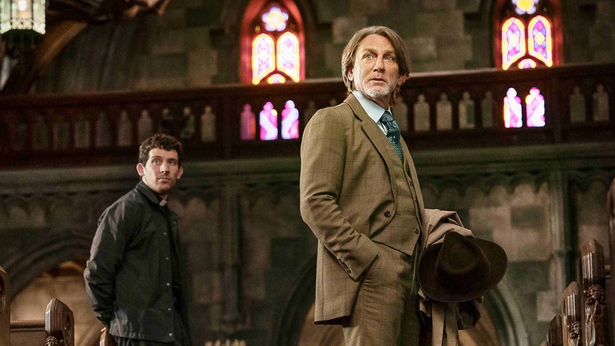 ג'וש אוקונור ודניאל קרייג בתור בנואה בלאן ב- "Wake Up Dead Man: A Knives Out Mystery" בקרוב לנטפליקס