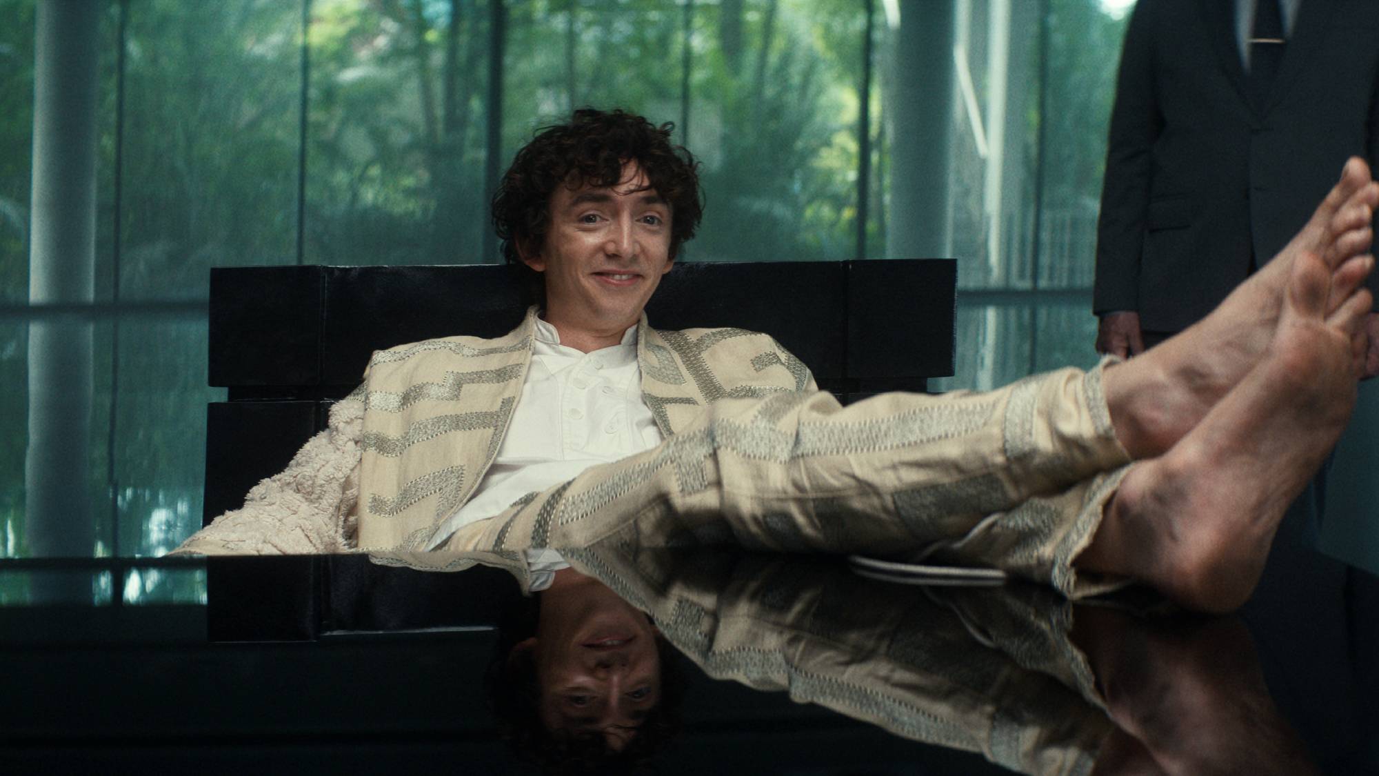 סמואל בלנקין בתור נער קבלייר ב- "זר: כדור הארץ"