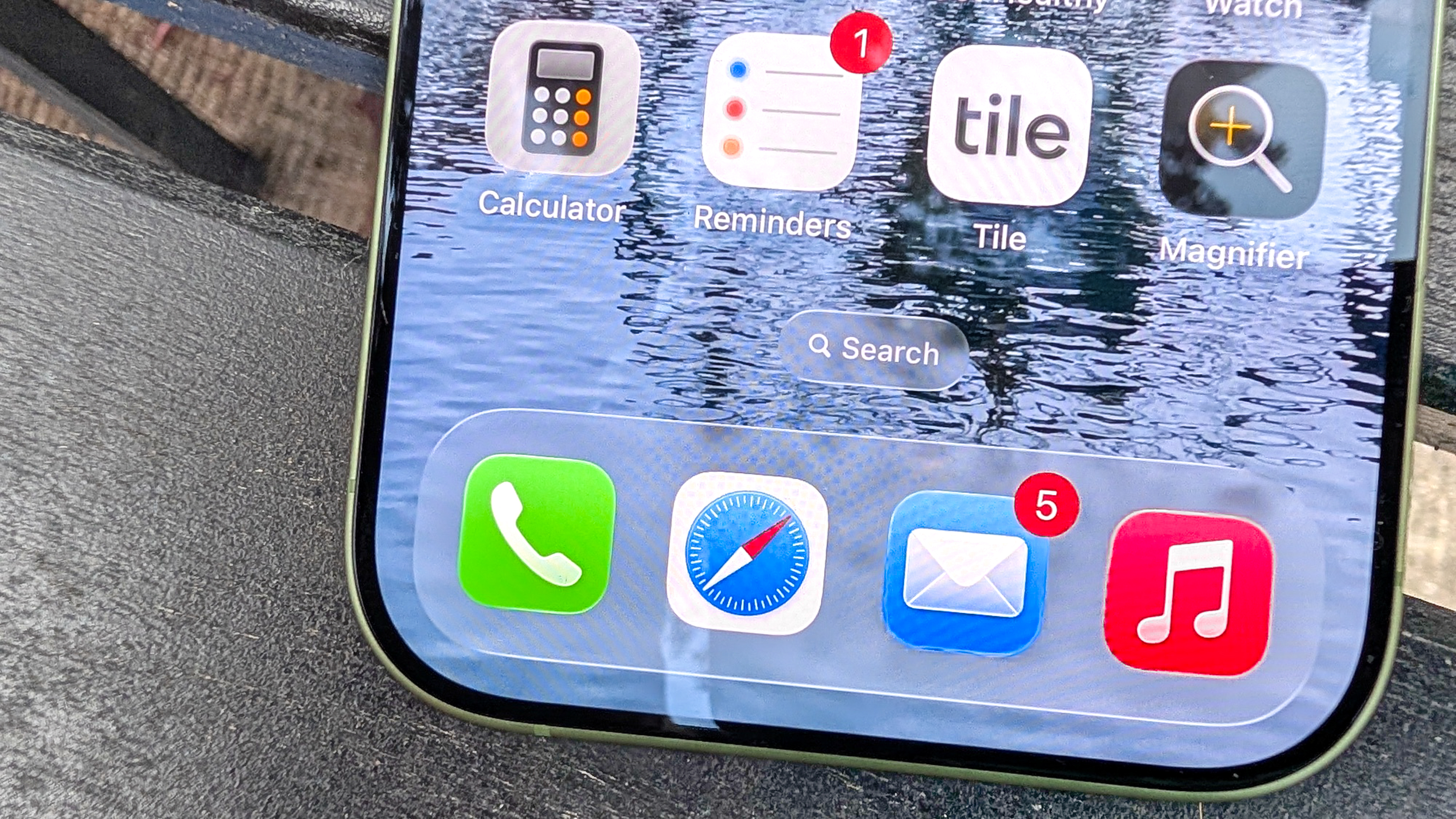 סמל אפליקציית תזכורות במסך הבית של אייפון 17