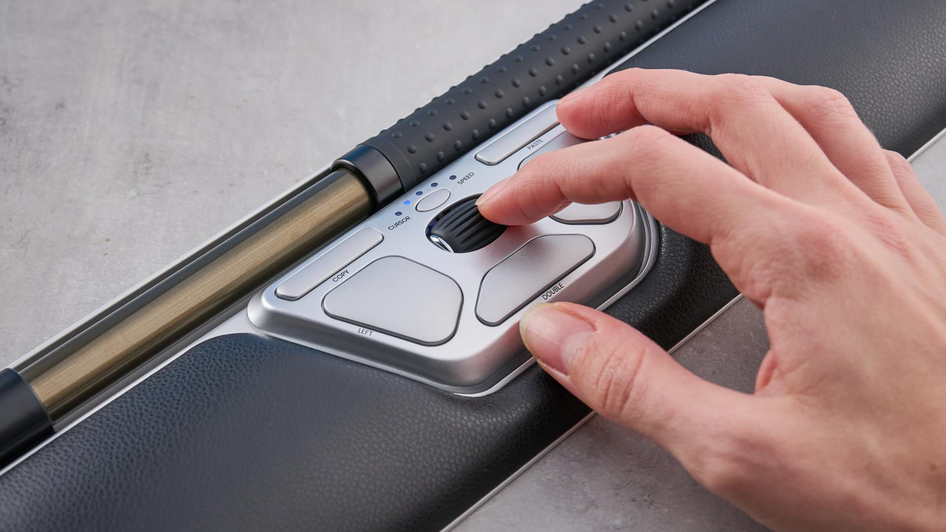 Contour RollerMouse Red Wireless עם משענת היד הדקה