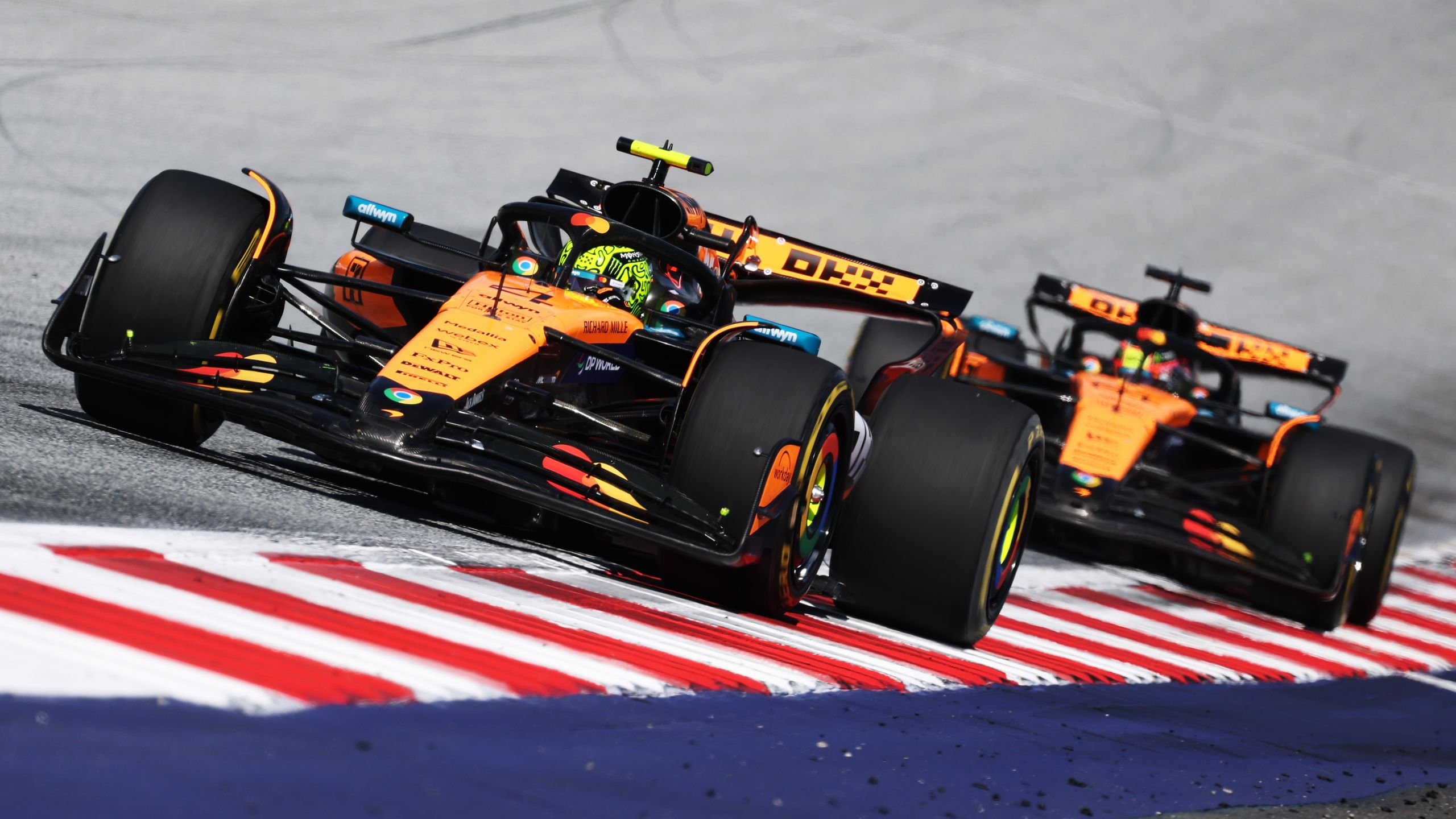 מעריצי F1: חסכו 50% ב-Apple TV זה בבלאק פריידי והזרימו את עונת 2026